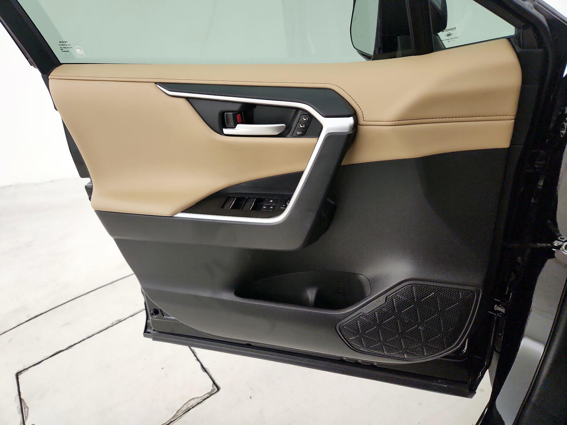 Thumbnail: 2025 Toyota RAV4 - 12