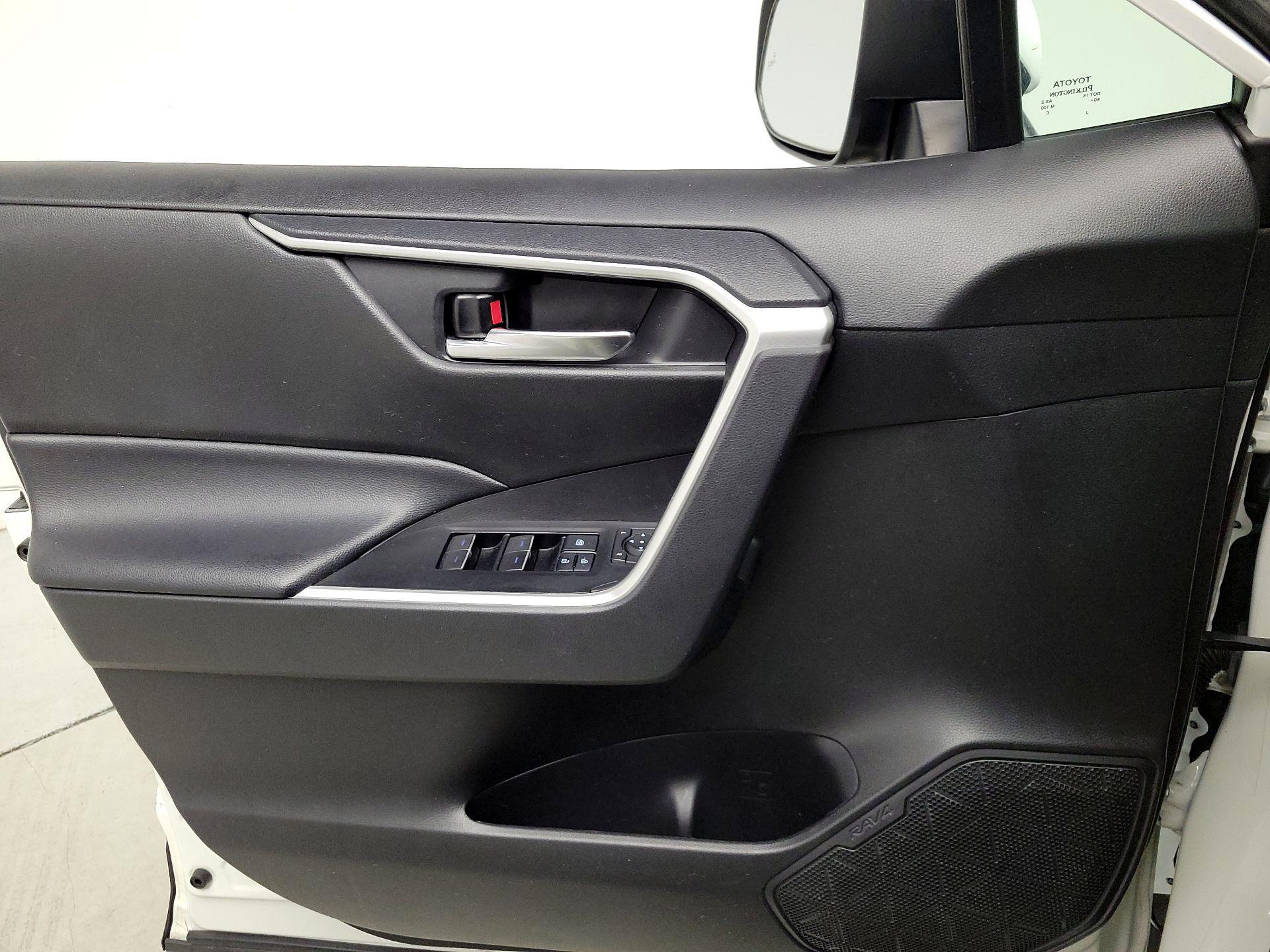 Thumbnail: 2022 Toyota RAV4 - 12