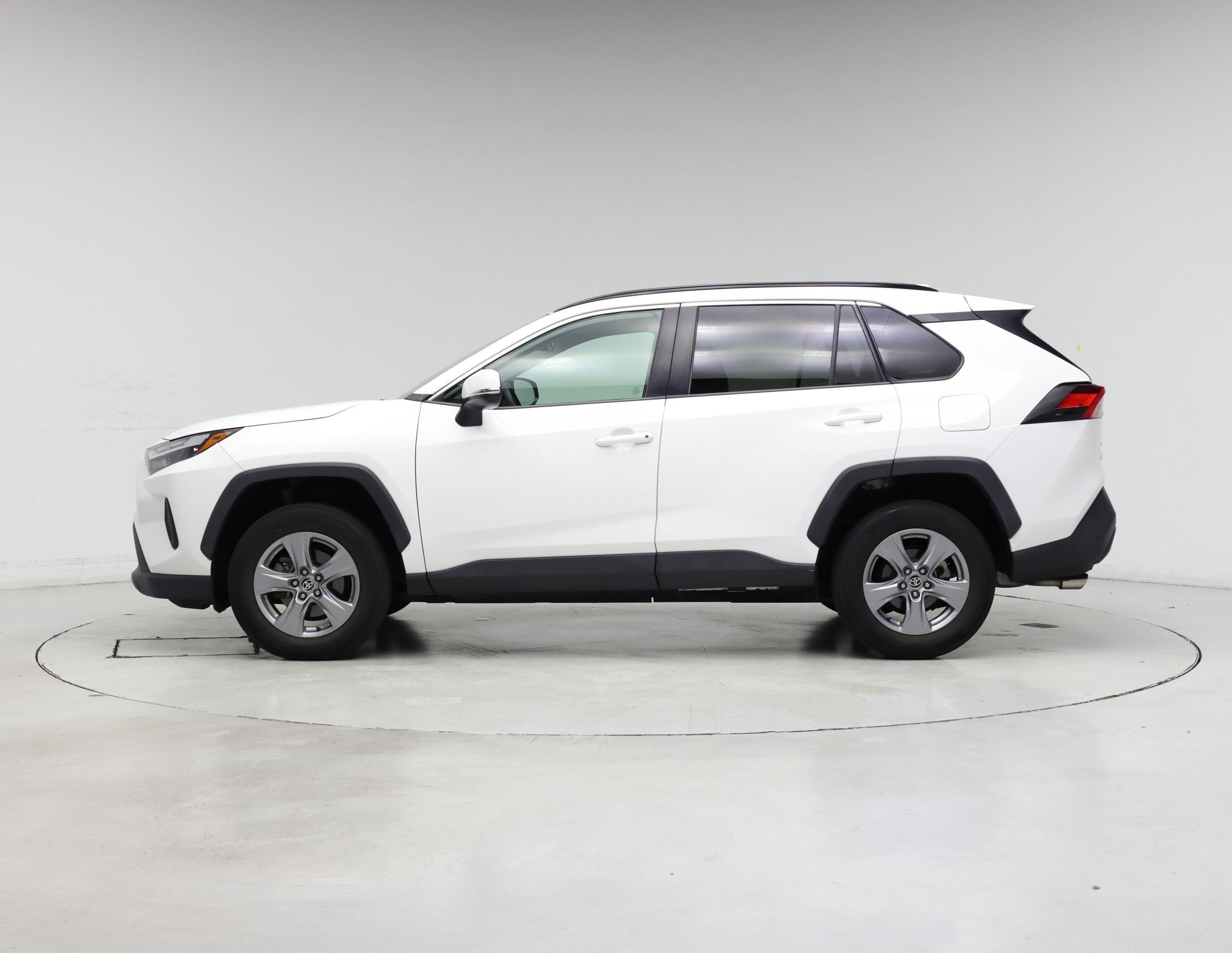 Thumbnail: 2022 Toyota RAV4 - 3