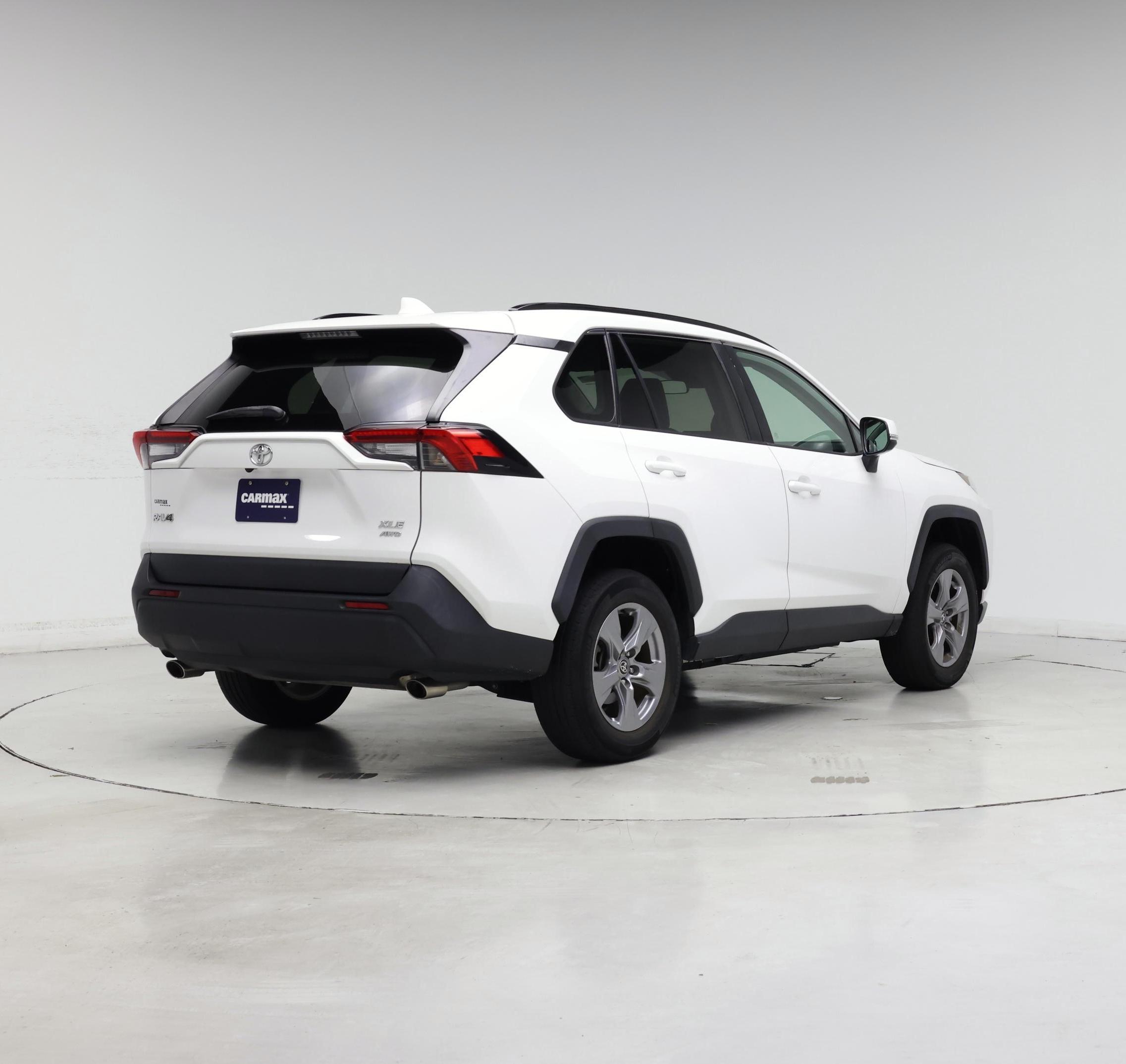 Thumbnail: 2022 Toyota RAV4 - 8
