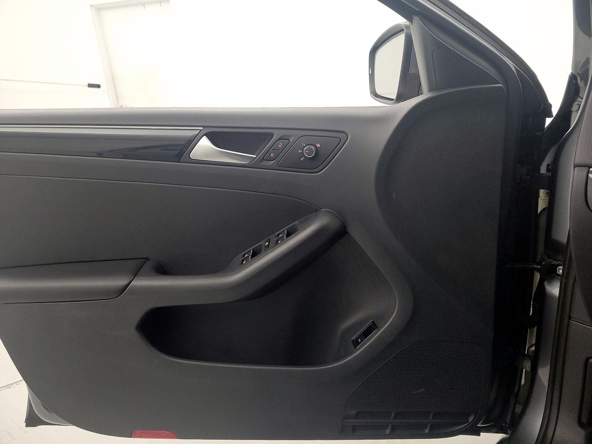 Thumbnail: 2016 Volkswagen Jetta - 12