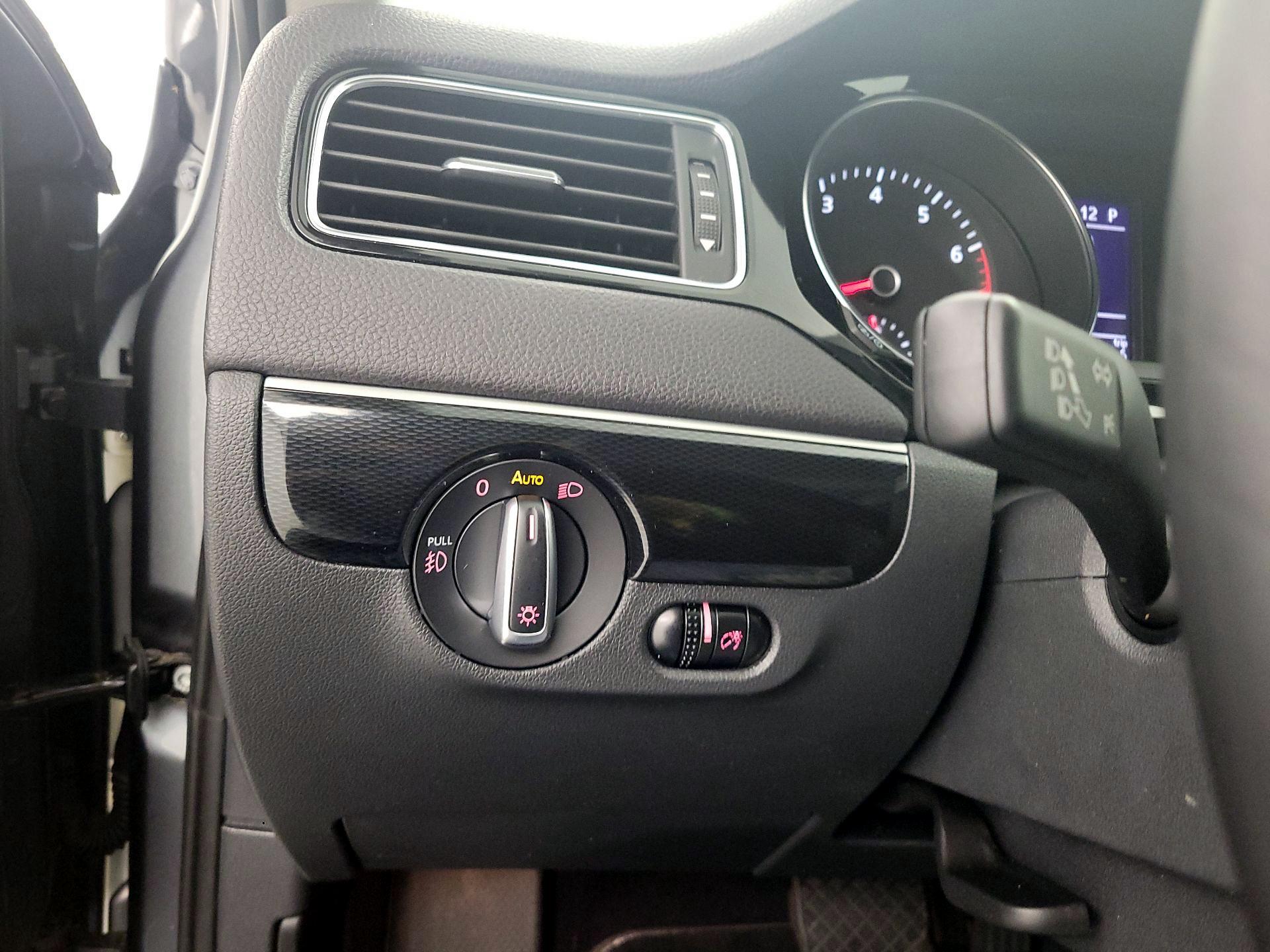 Thumbnail: 2016 Volkswagen Jetta - 13