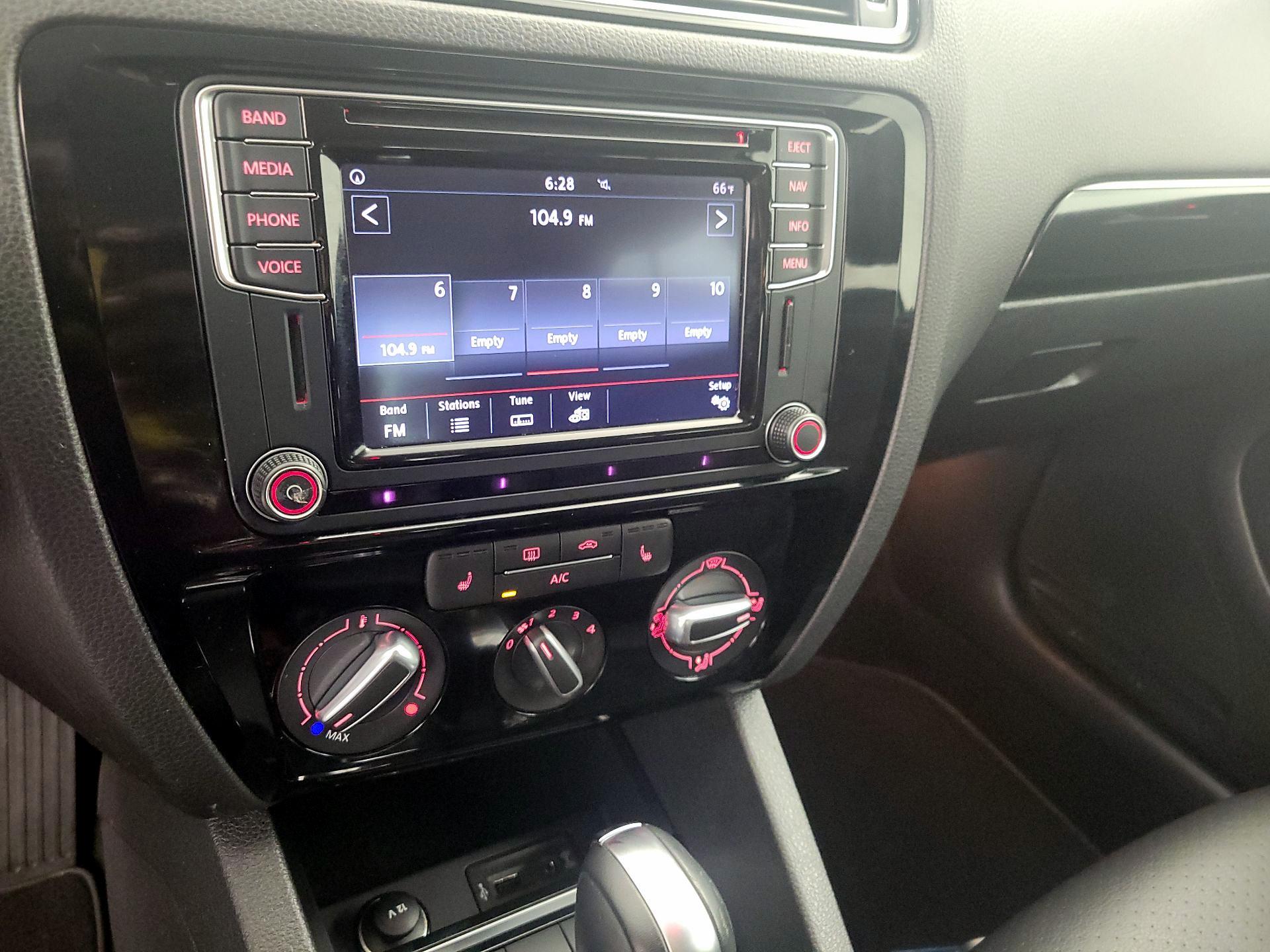 Thumbnail: 2016 Volkswagen Jetta - 16