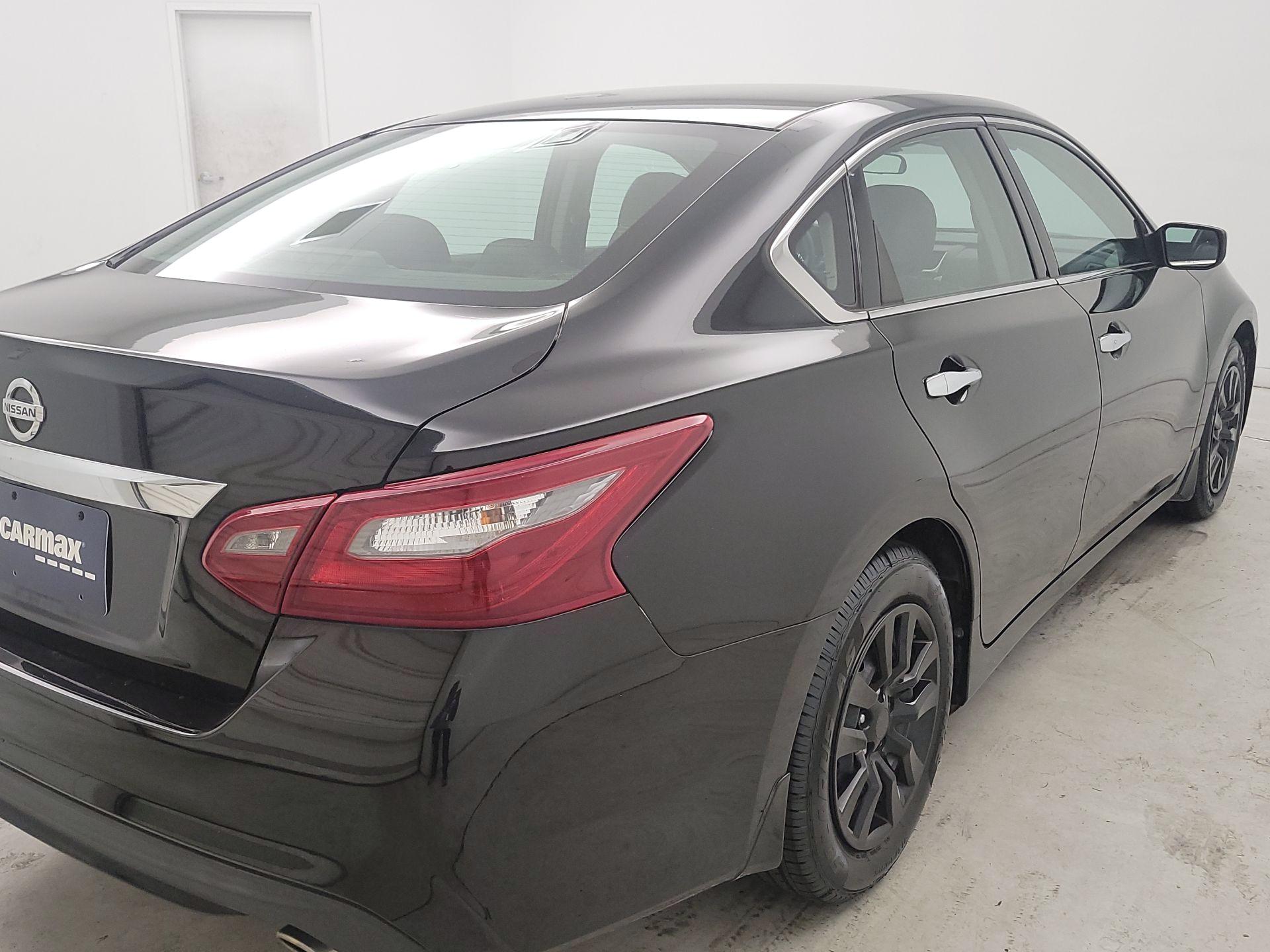 Thumbnail: 2018 Nissan Altima - 5