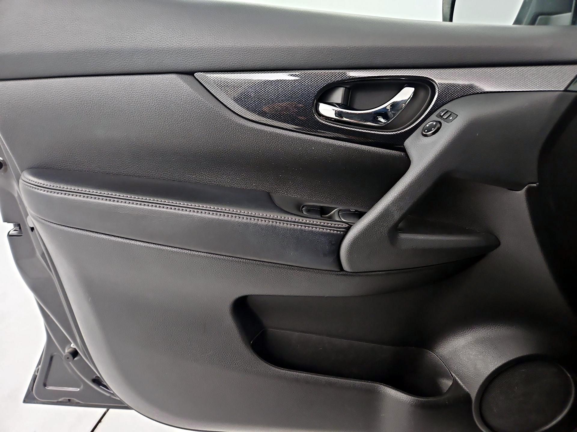 Thumbnail: 2015 Nissan Rogue - 10