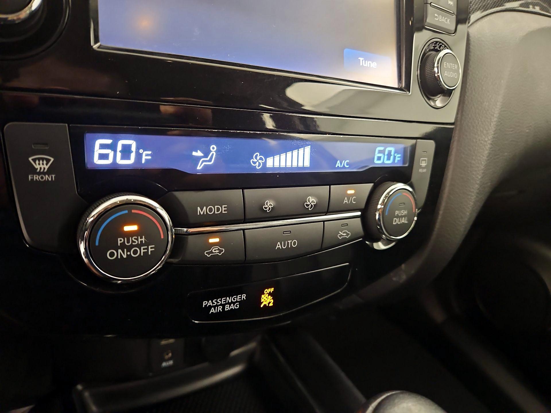 Thumbnail: 2015 Nissan Rogue - 15