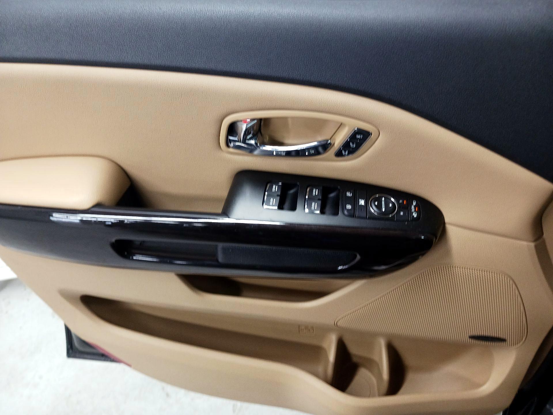Thumbnail: 2018 Kia Sedona - 10