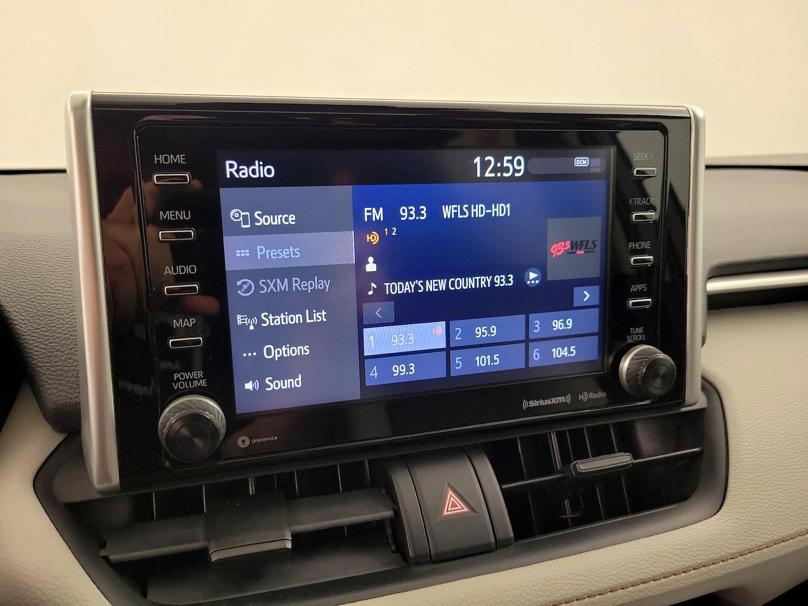 2021 Toyota RAV4 XLE - Photo 16