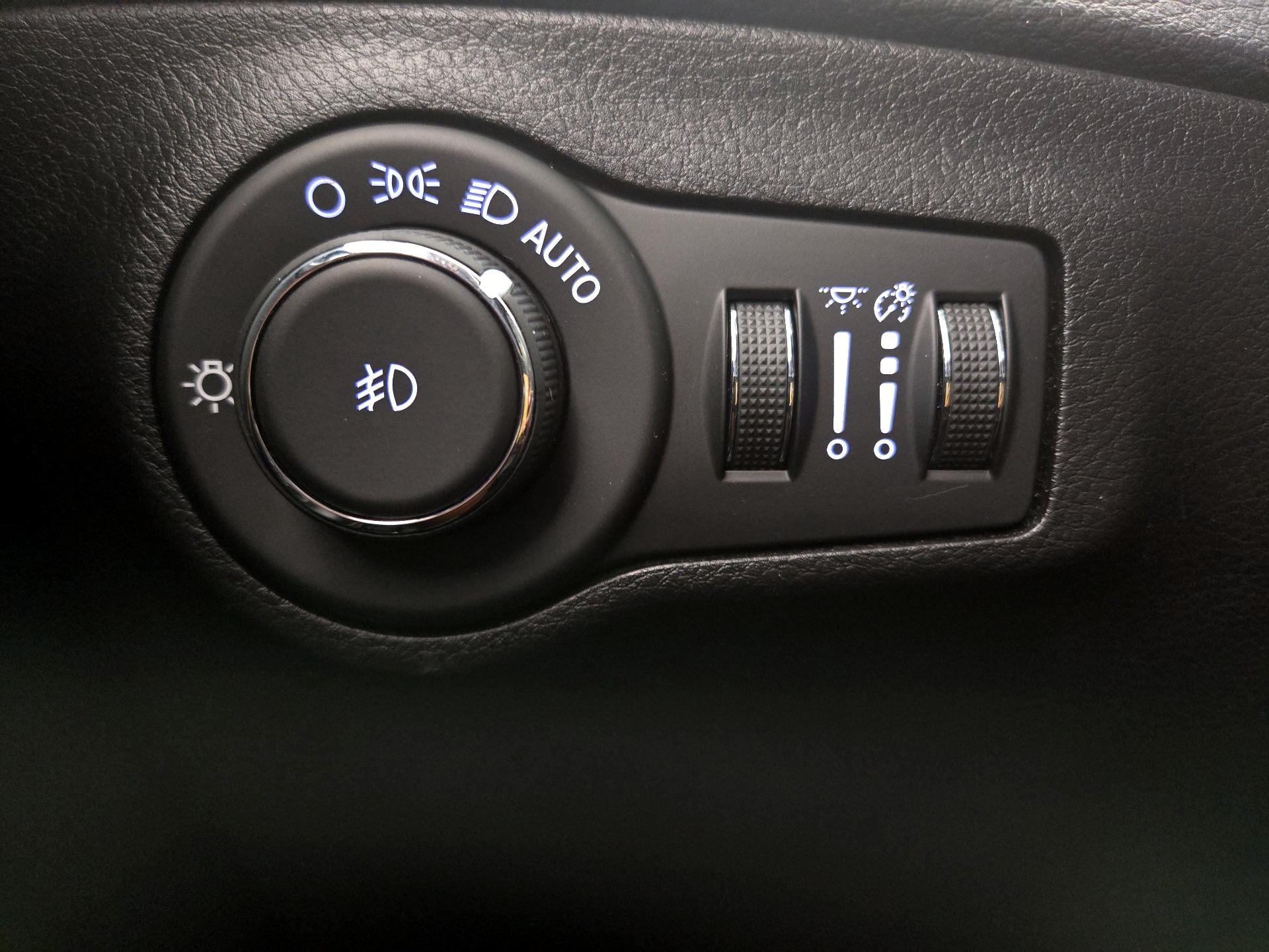 Thumbnail: 2020 Jeep Compass - 13