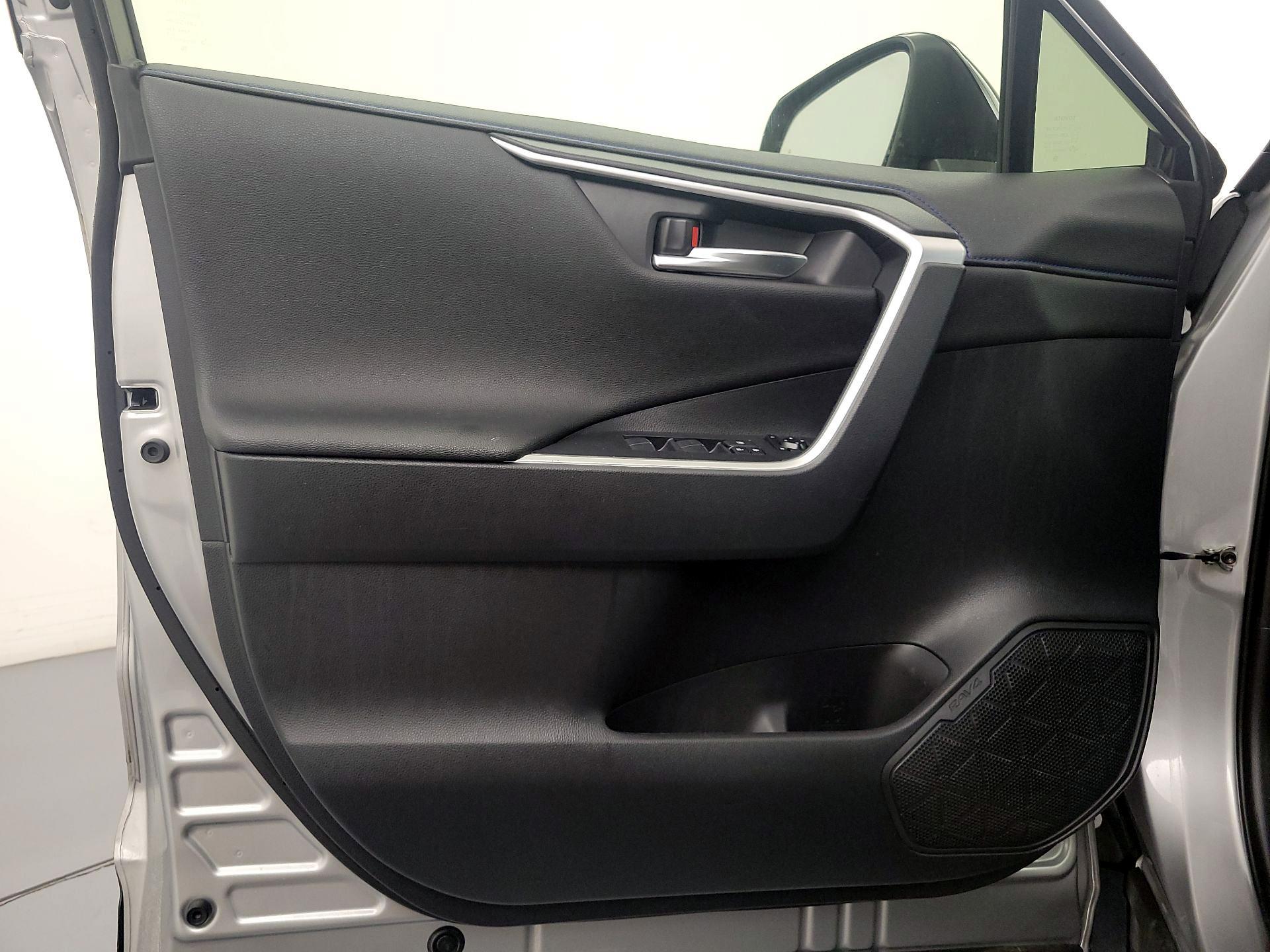 Thumbnail: 2021 Toyota RAV4 - 12