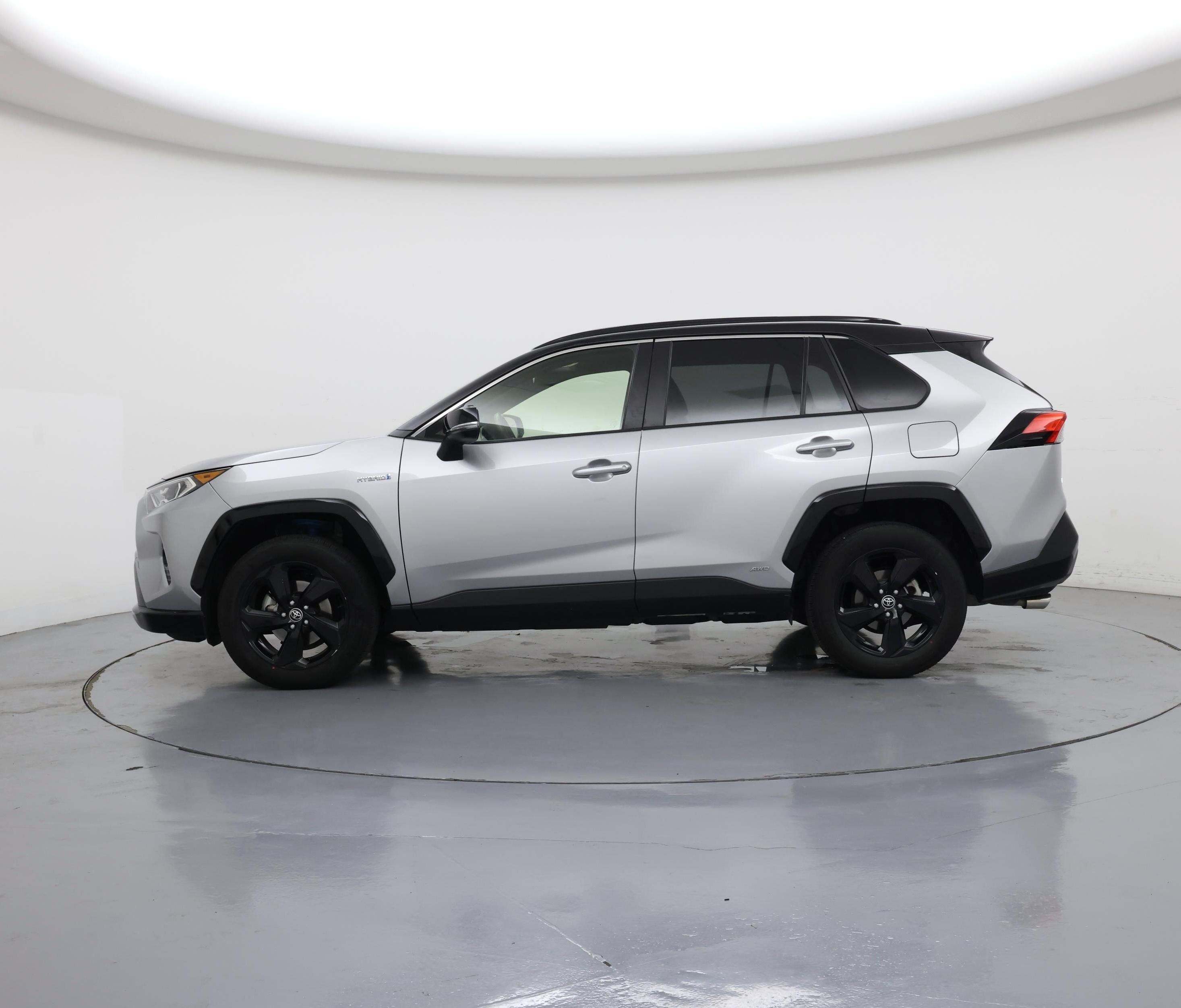 Thumbnail: 2021 Toyota RAV4 - 3
