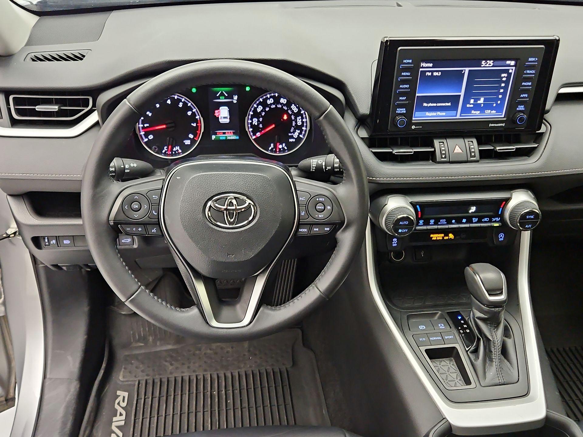 Thumbnail: 2020 Toyota RAV4 - 10