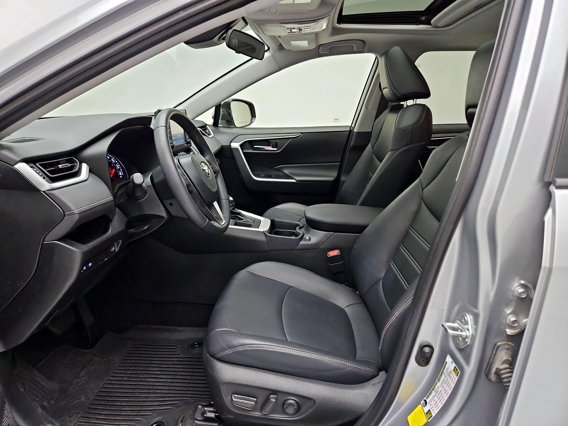 Thumbnail: 2020 Toyota RAV4 - 11