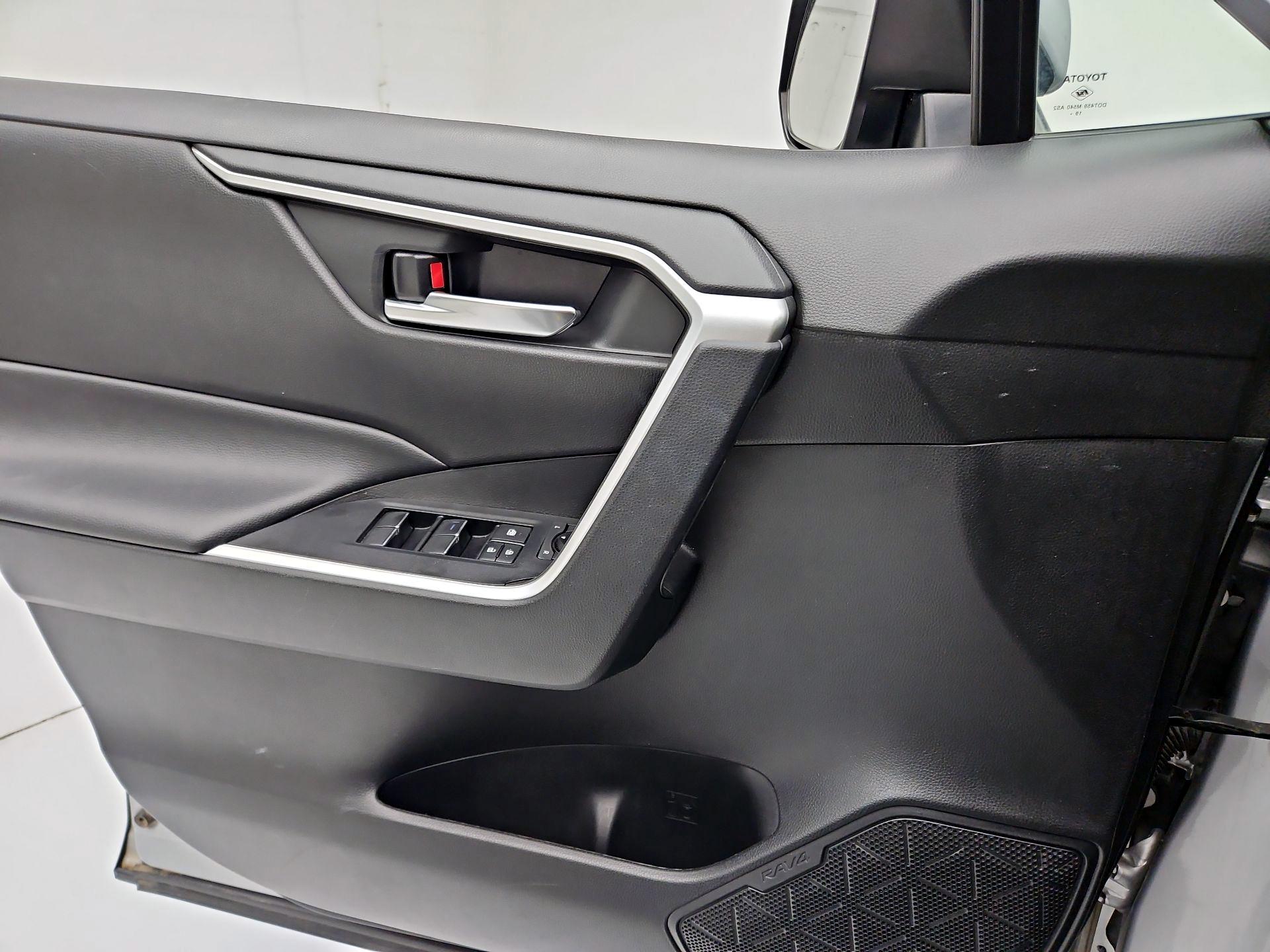 Thumbnail: 2020 Toyota RAV4 - 12