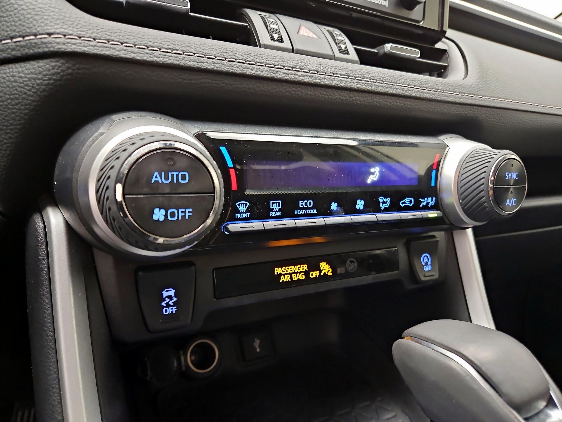 Thumbnail: 2020 Toyota RAV4 - 16