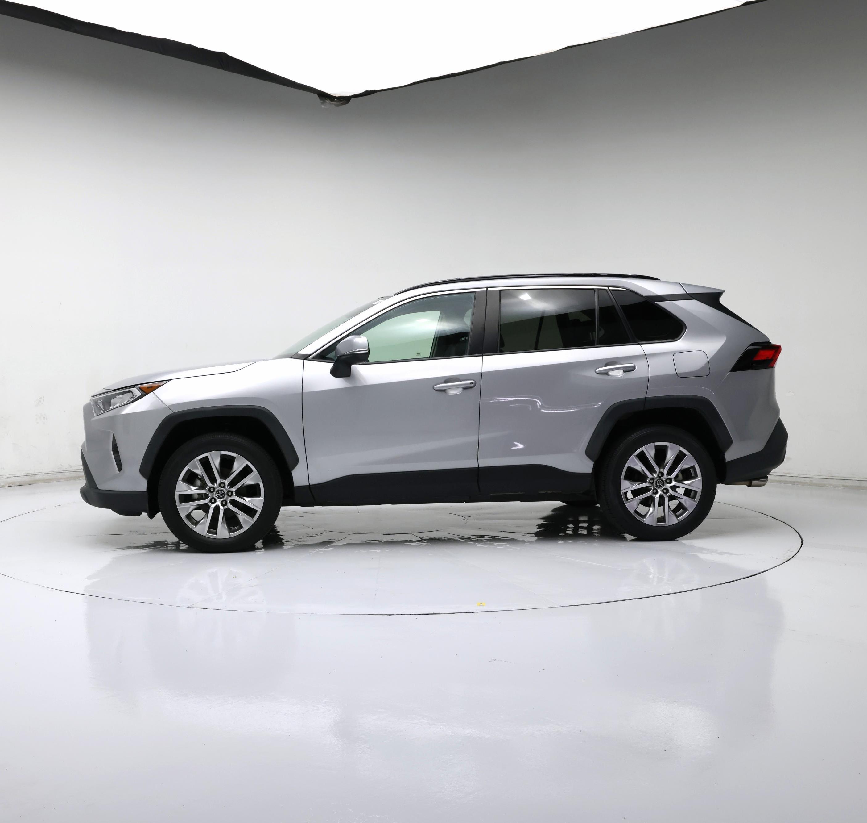 Thumbnail: 2020 Toyota RAV4 - 3