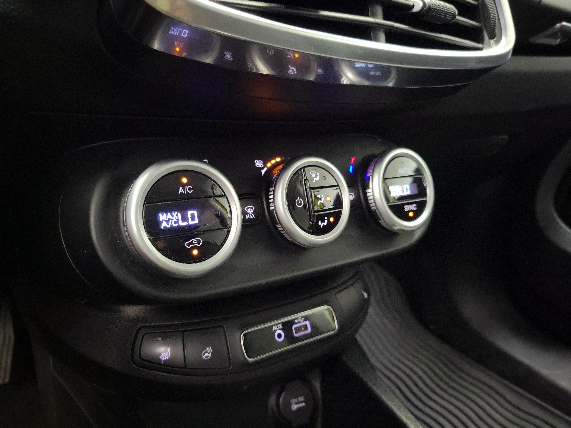 Thumbnail: 2016 Fiat 500X - 16