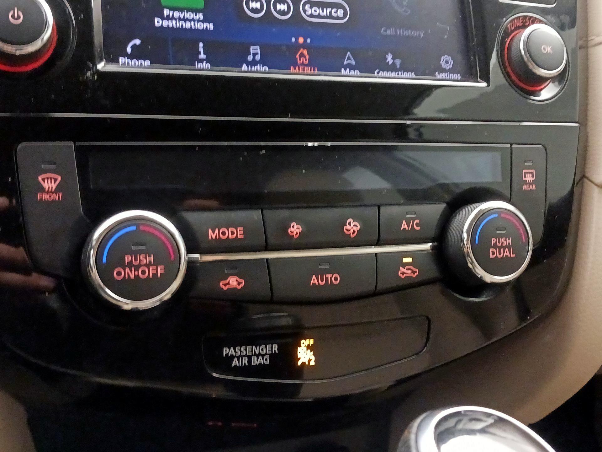 Thumbnail: 2019 Nissan Rogue - 17