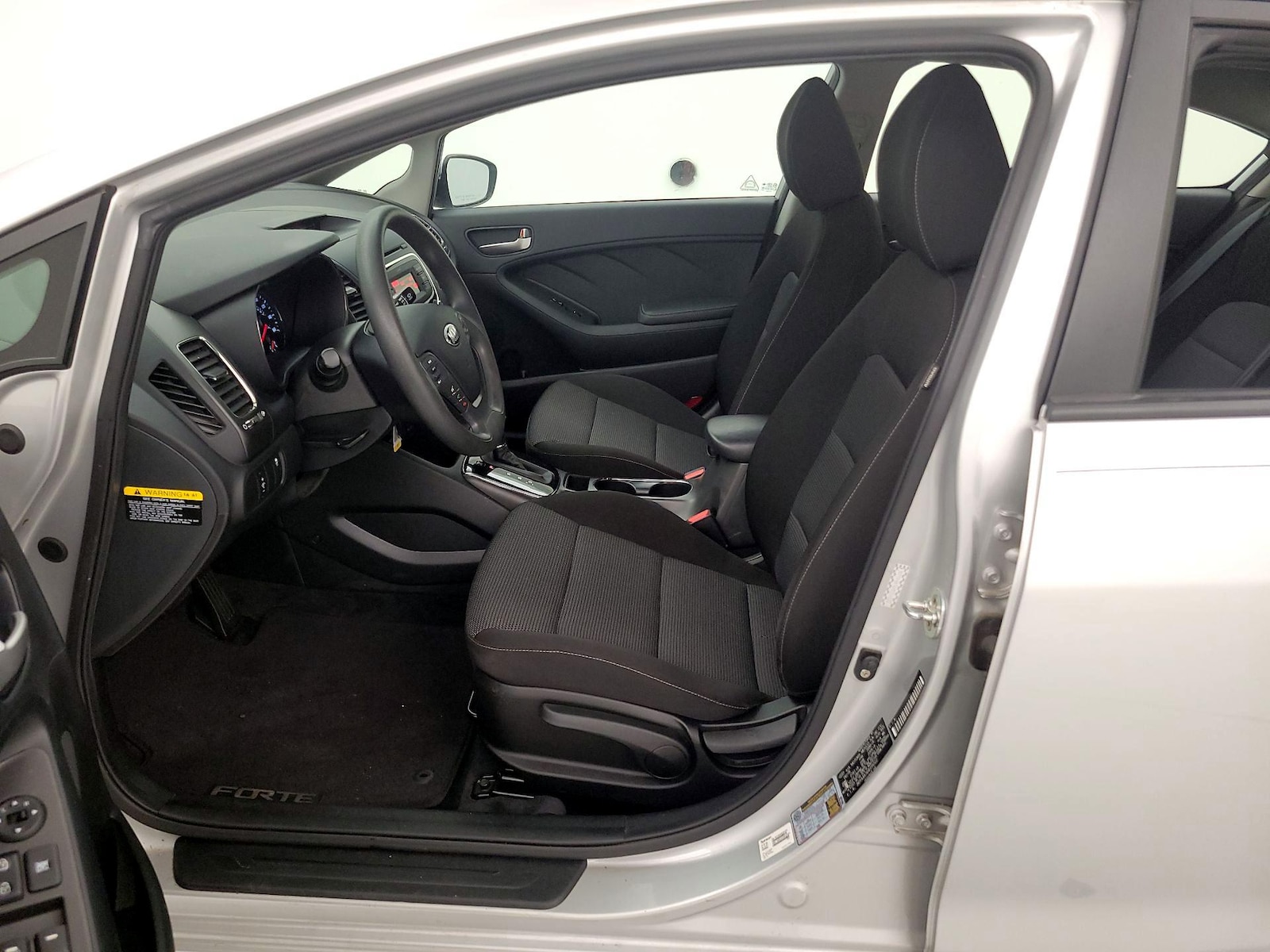 2017 Kia Forte LX - Photo 12