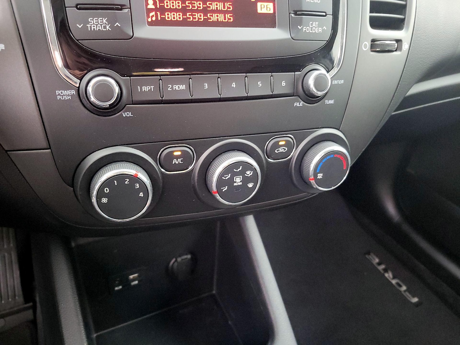 2017 Kia Forte LX - Photo 16