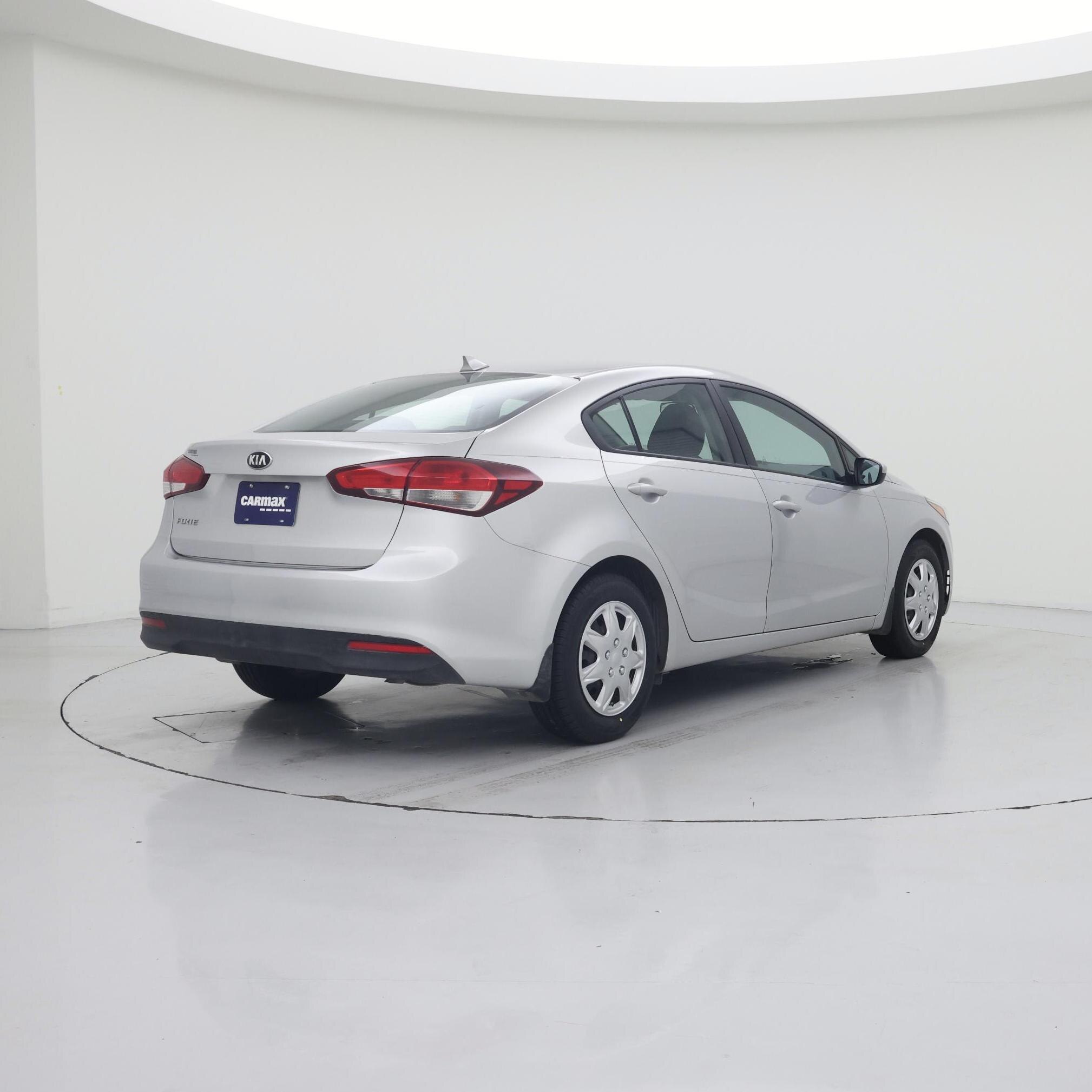 Thumbnail: 2017 Kia Forte - 8