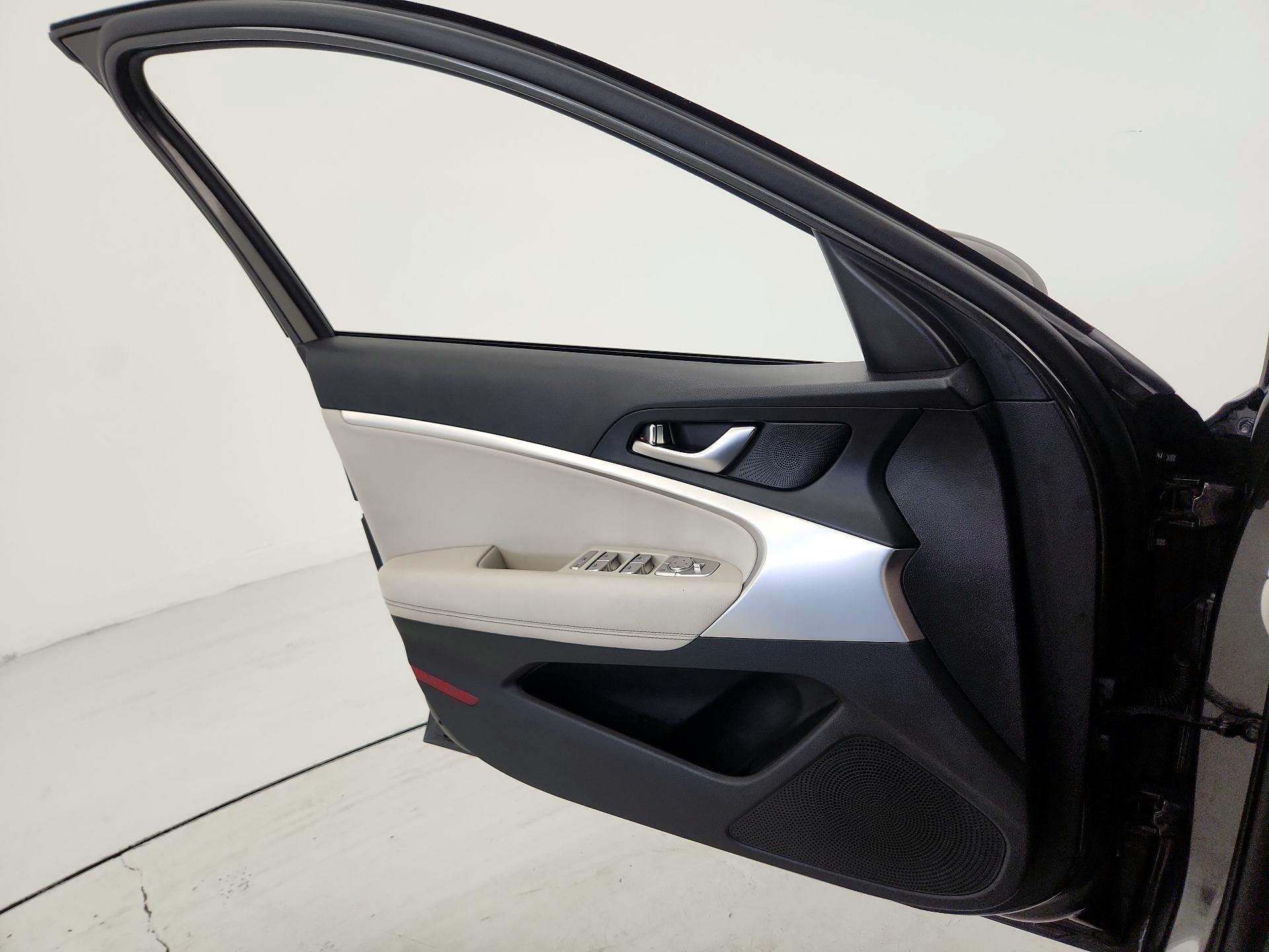 Thumbnail: 2024 Genesis G70 - 12