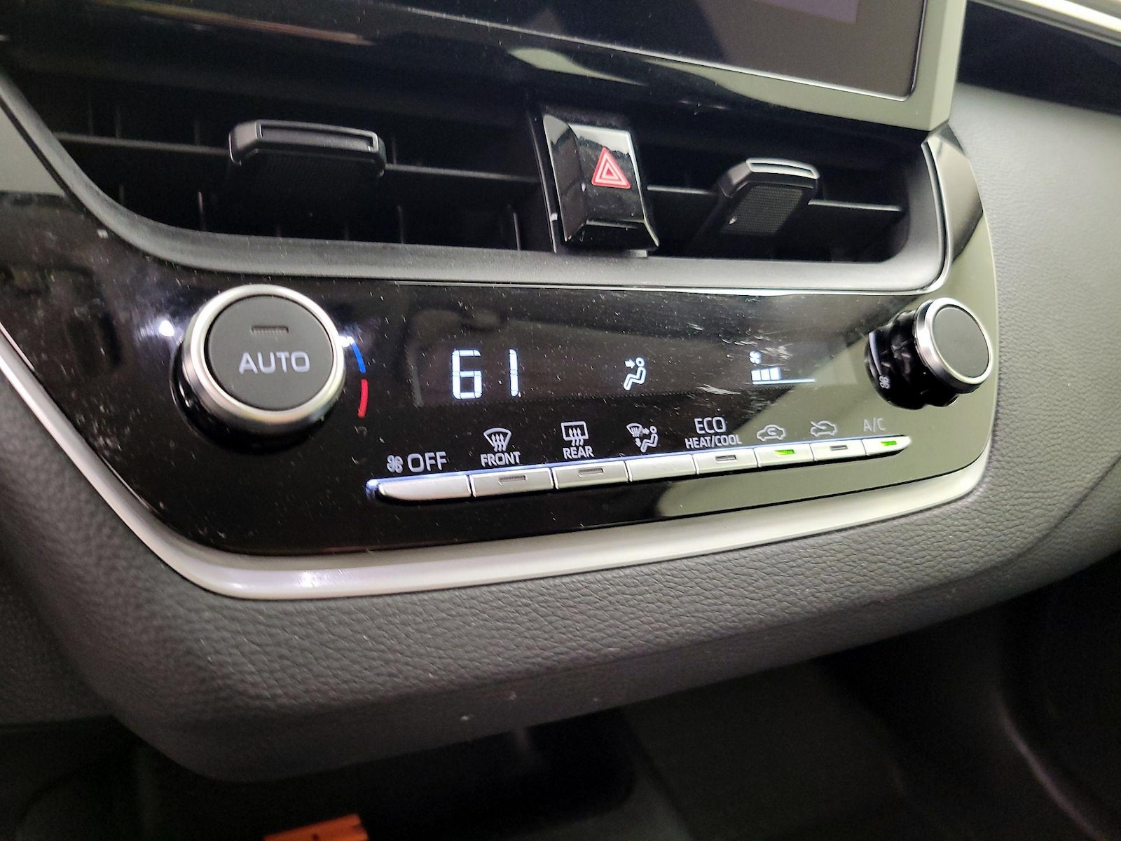 2024 Toyota Corolla LE - Photo 17