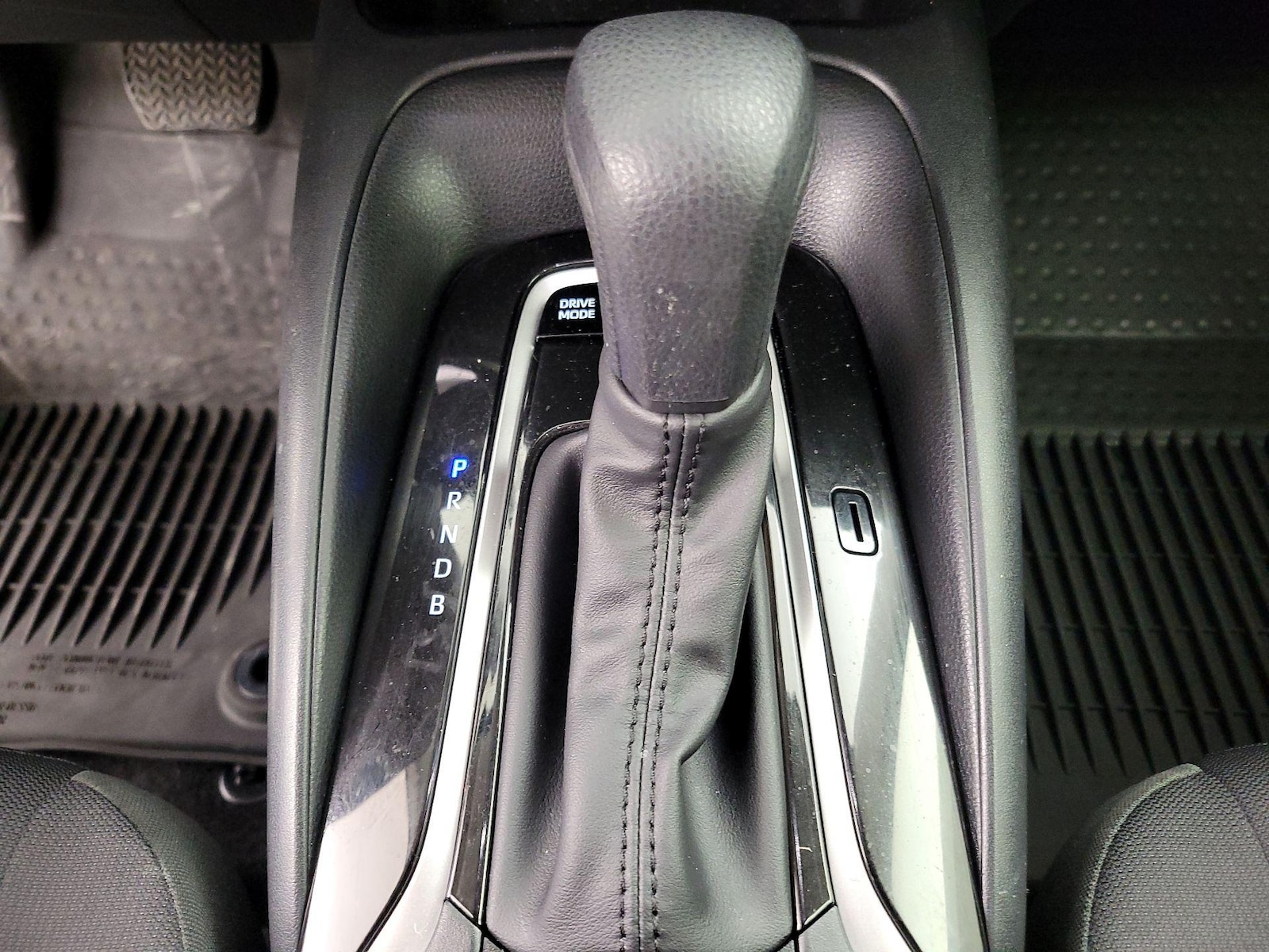 2024 Toyota Corolla LE - Photo 18