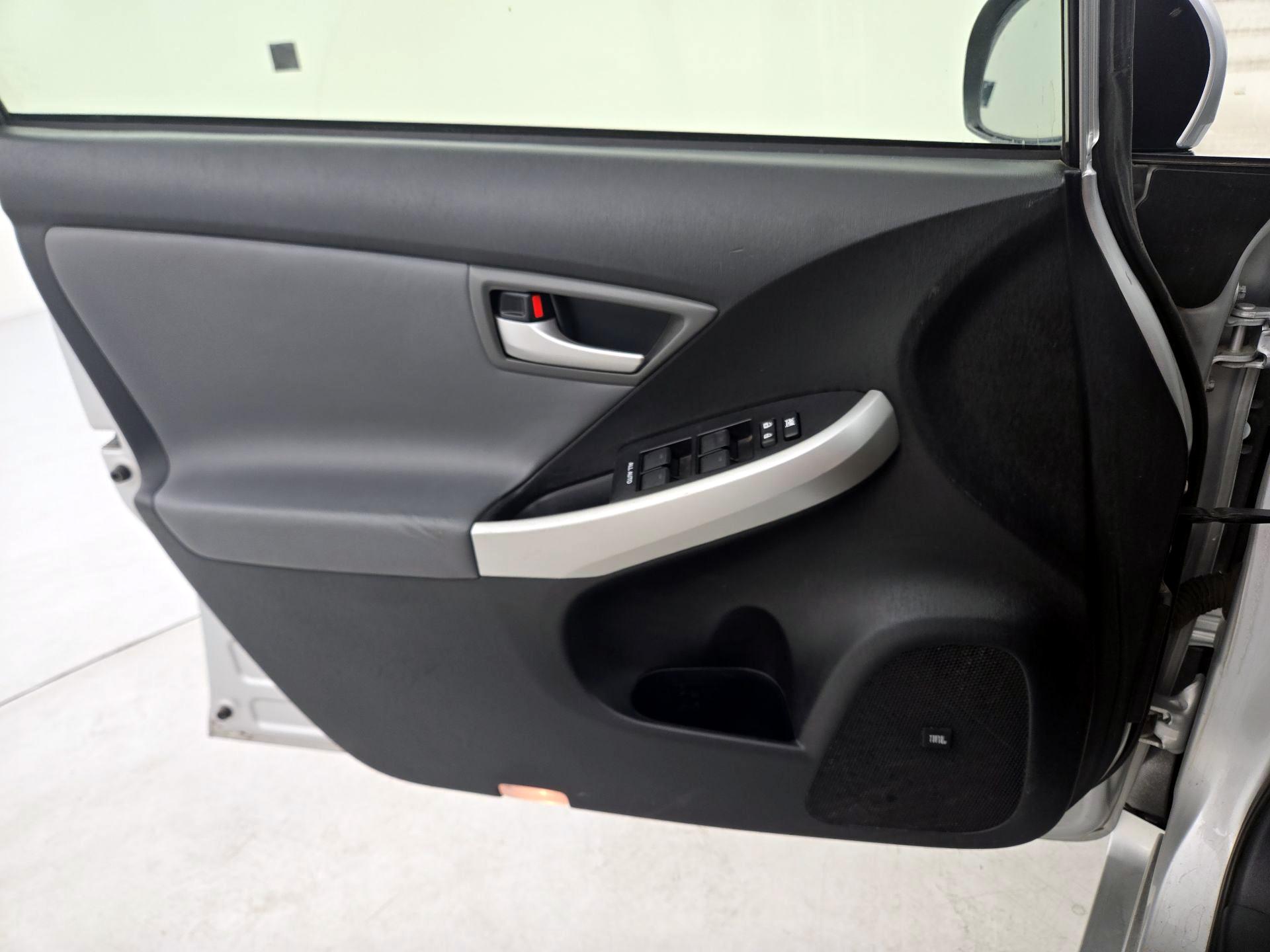 Thumbnail: 2015 Toyota Prius - 12