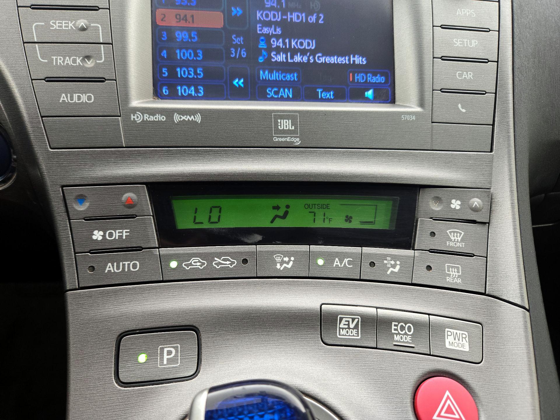 Thumbnail: 2015 Toyota Prius - 16
