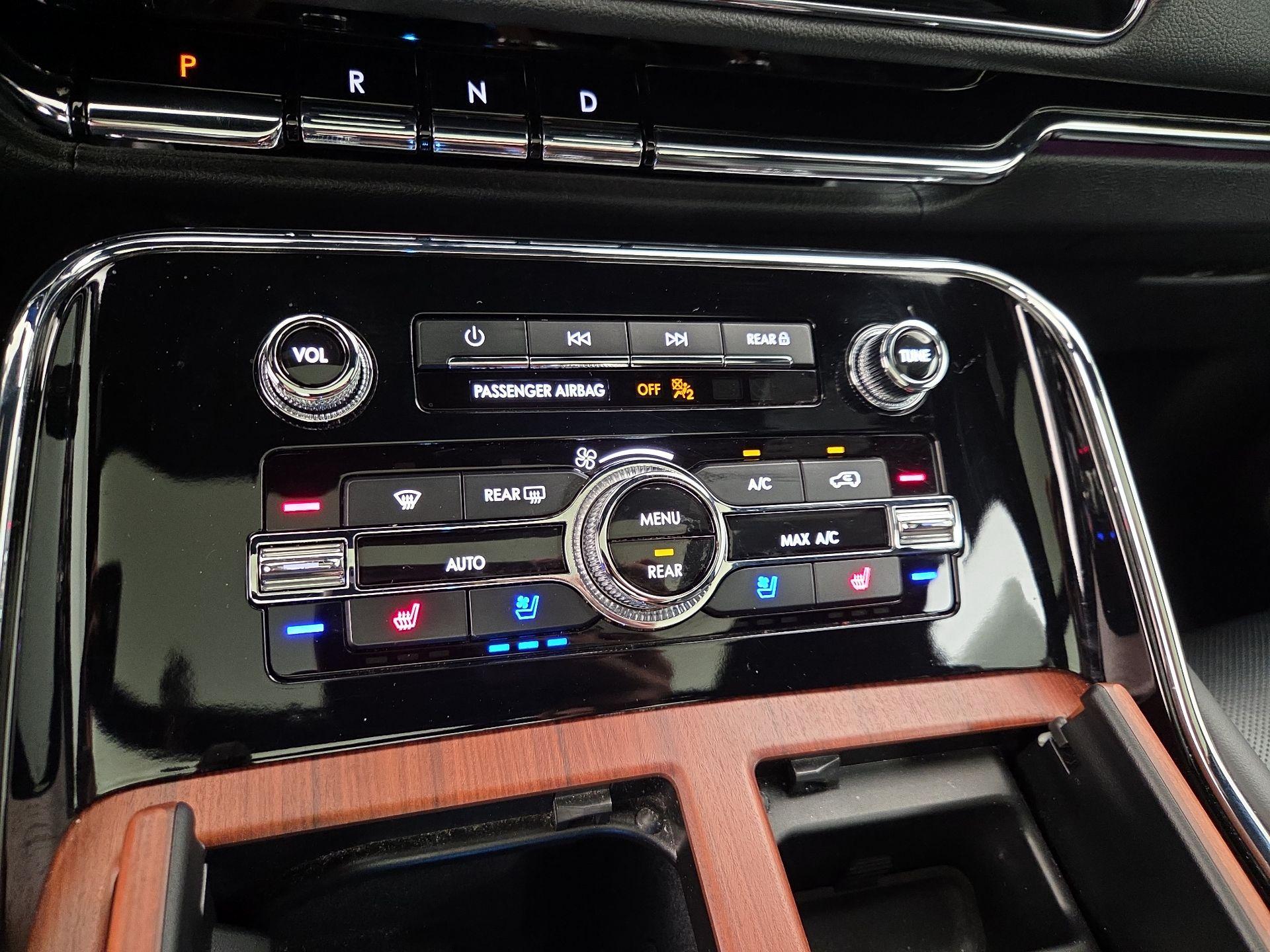 Thumbnail: 2024 Lincoln Navigator - 16