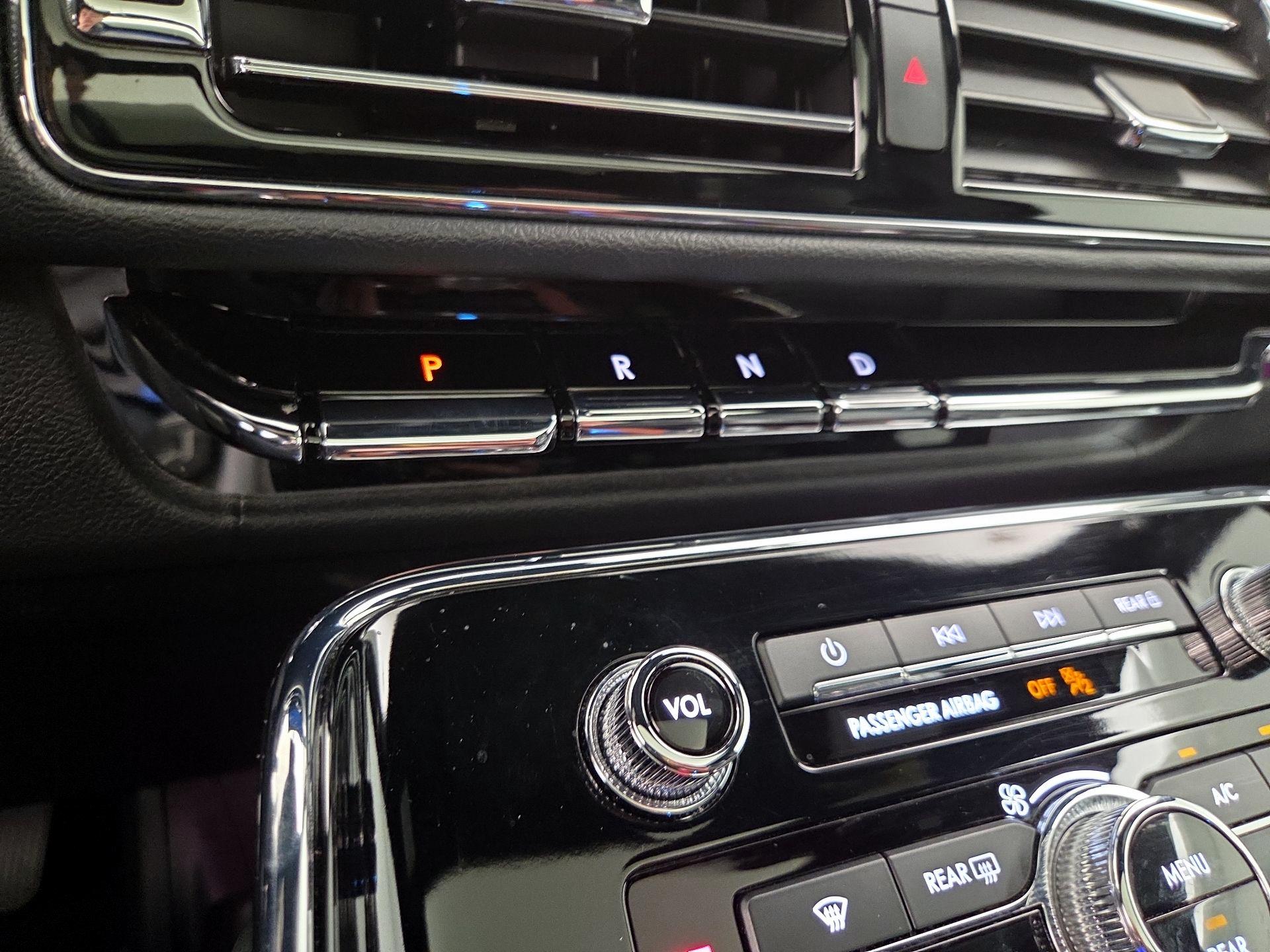 Thumbnail: 2024 Lincoln Navigator - 17