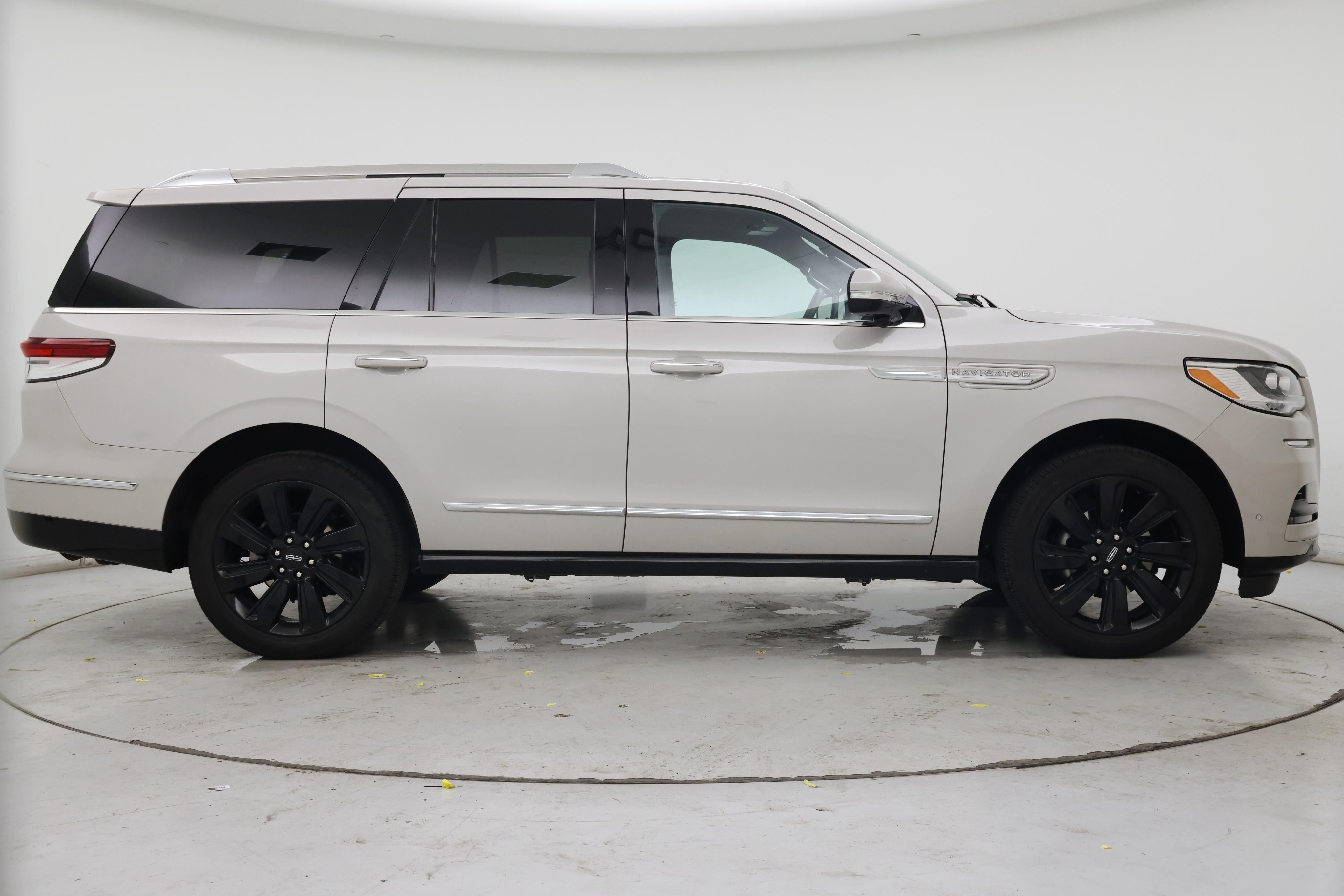 Thumbnail: 2024 Lincoln Navigator - 7