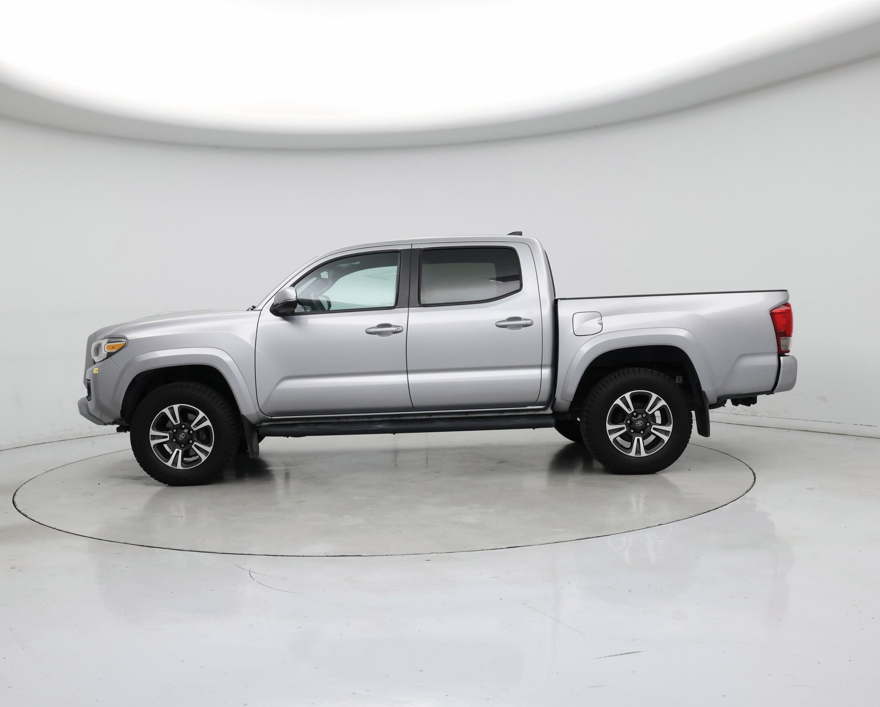Thumbnail: 2017 Toyota Tacoma - 3
