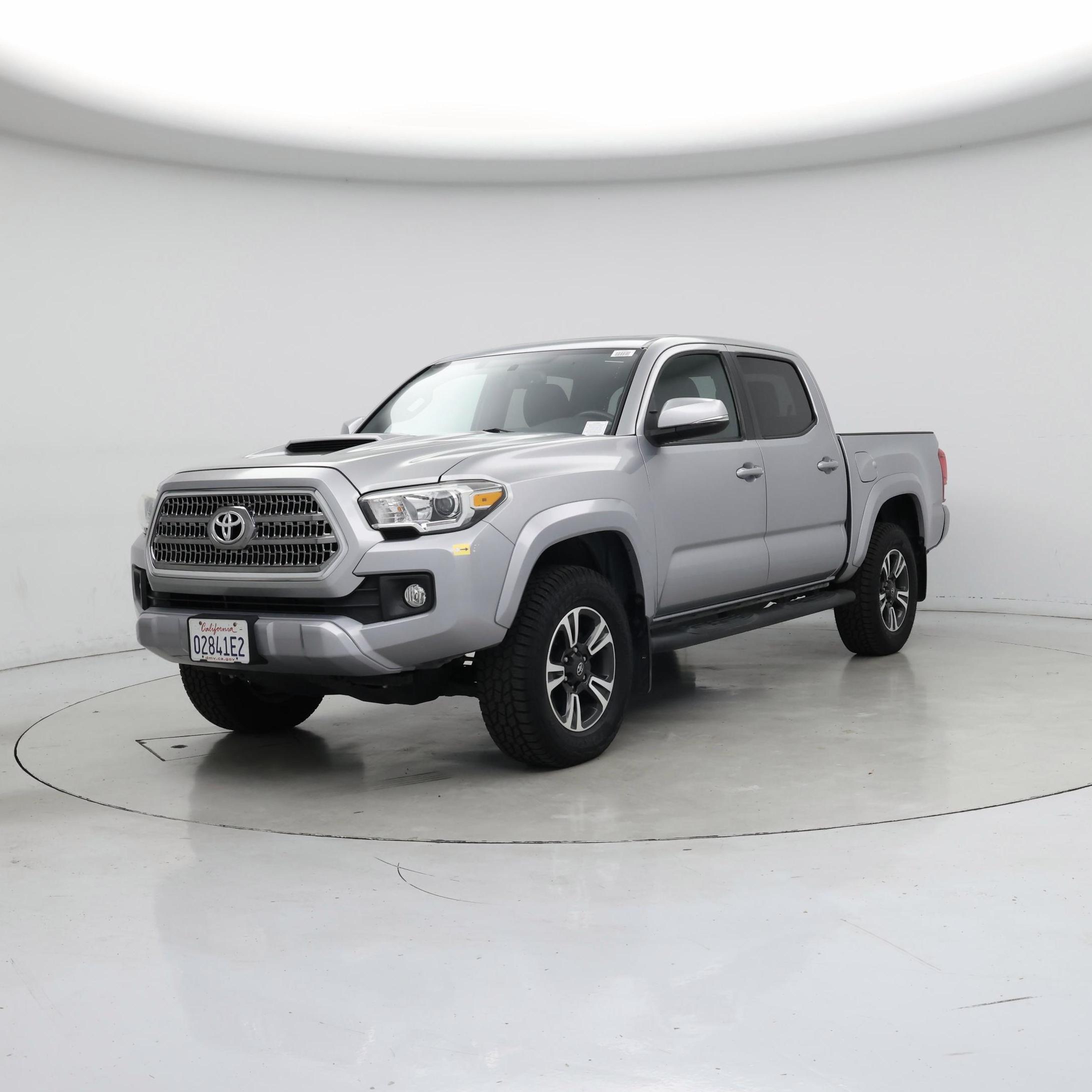 Thumbnail: 2017 Toyota Tacoma - 4