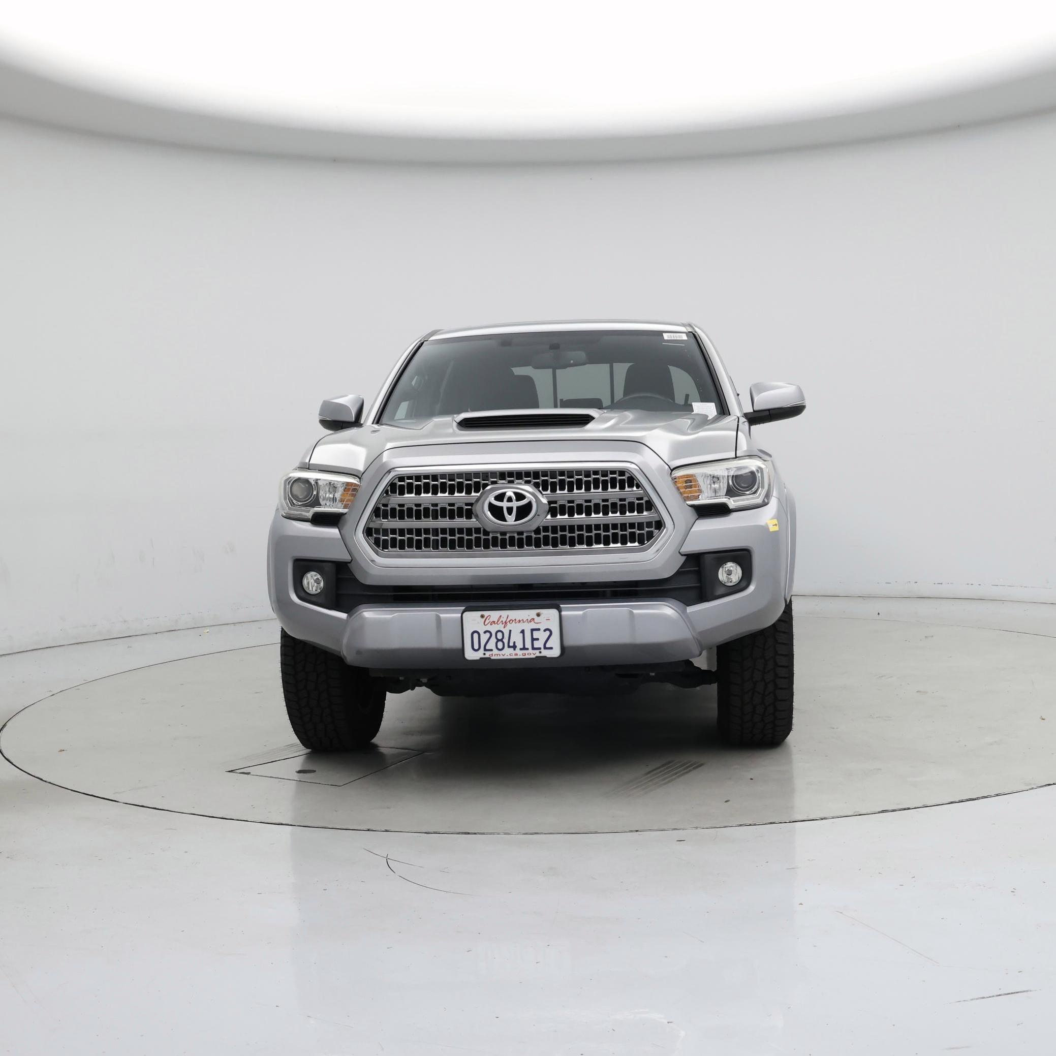 Thumbnail: 2017 Toyota Tacoma - 5