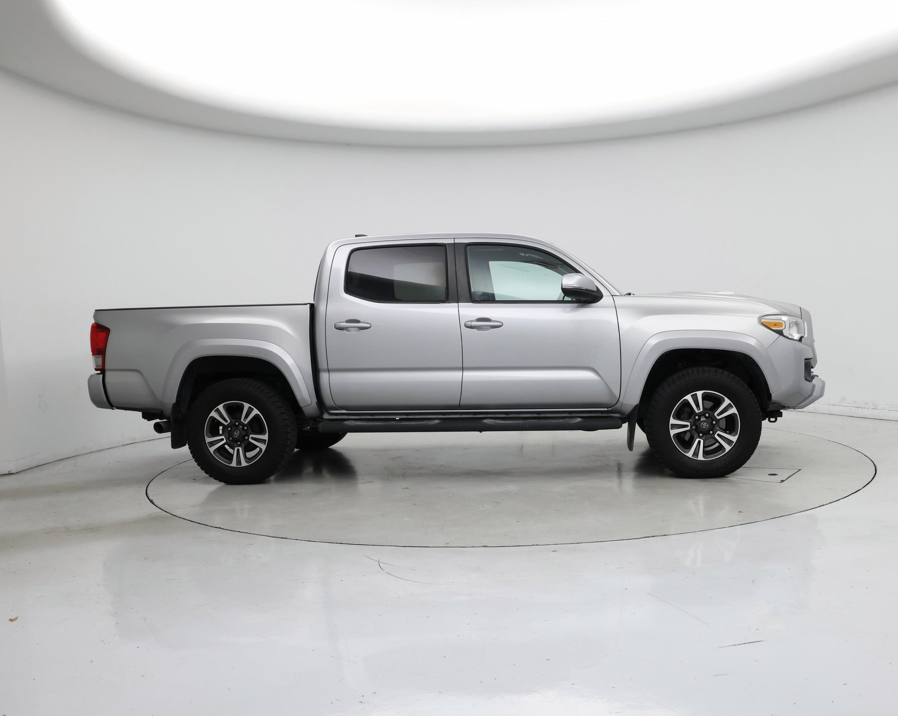 Thumbnail: 2017 Toyota Tacoma - 7