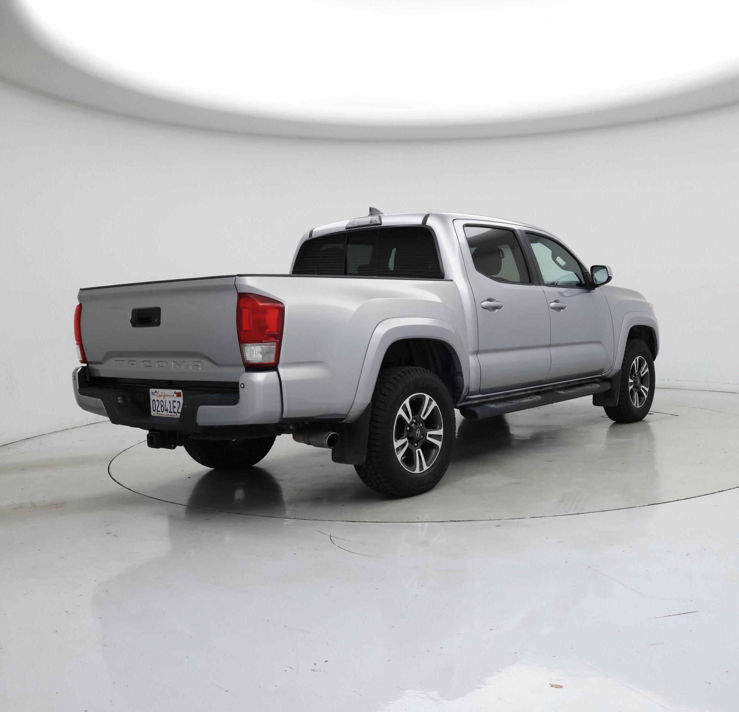Thumbnail: 2017 Toyota Tacoma - 8