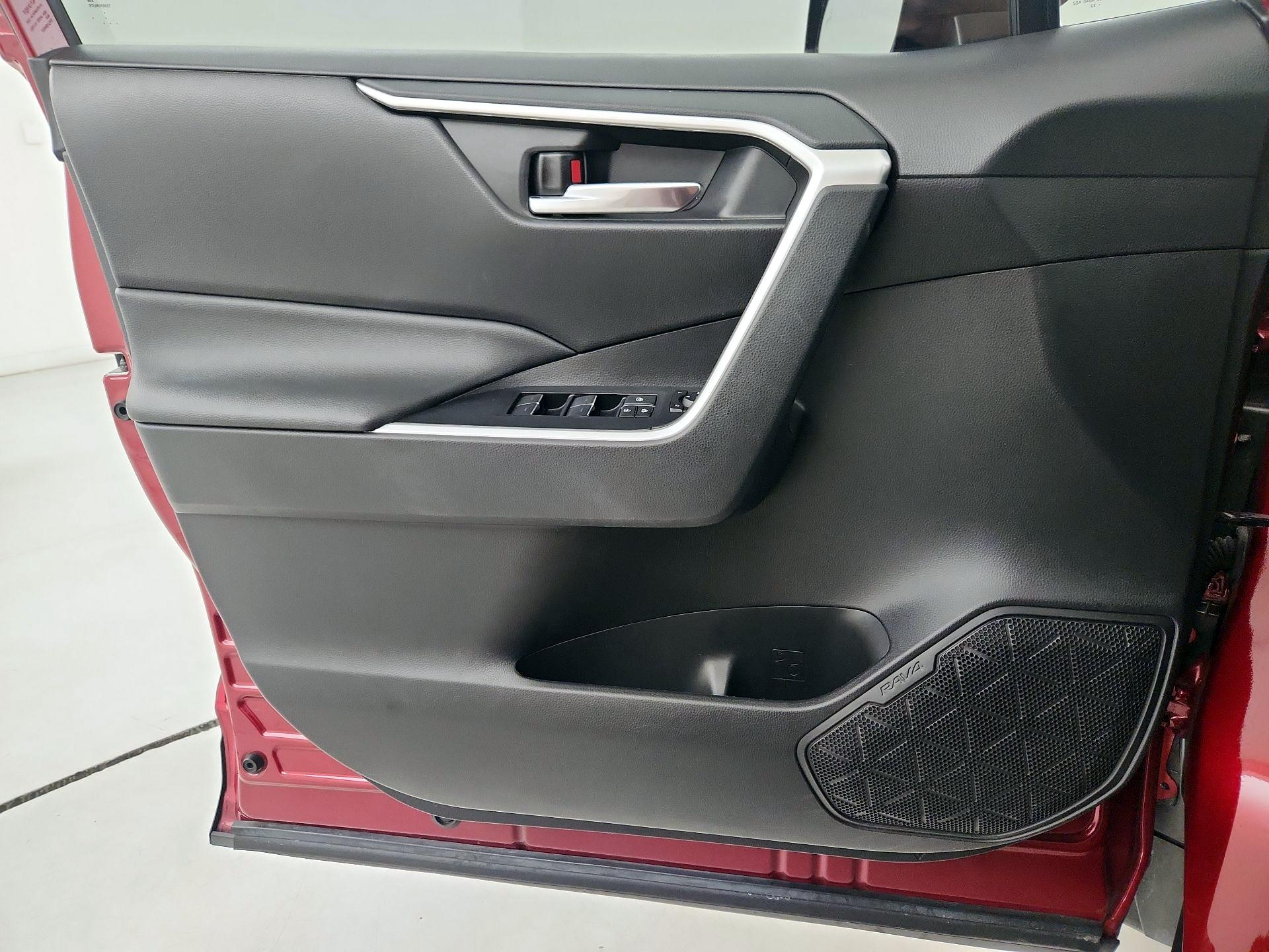 Thumbnail: 2022 Toyota RAV4 - 12