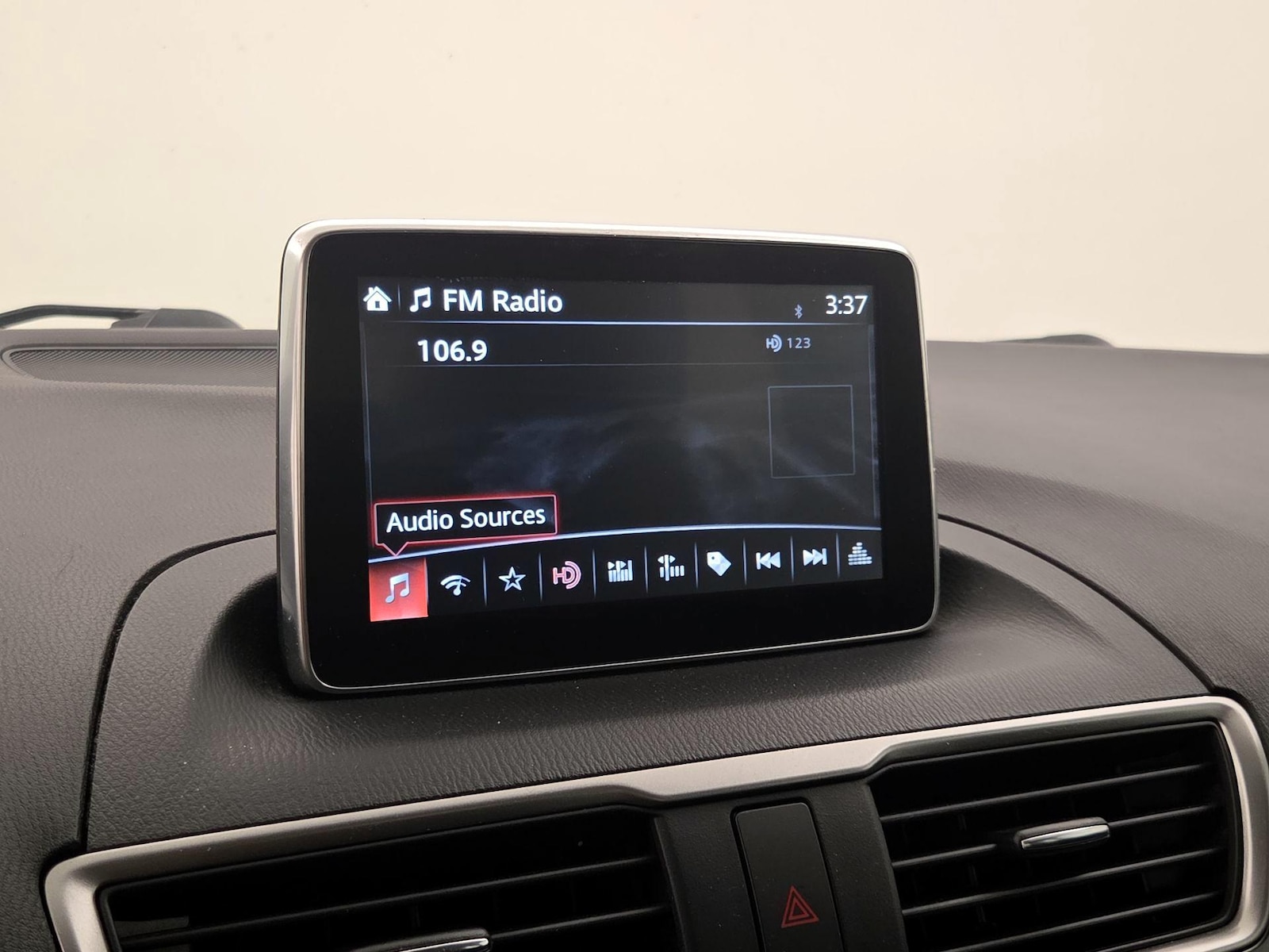 2016 Mazda MAZDA3 i Sport - Photo 16