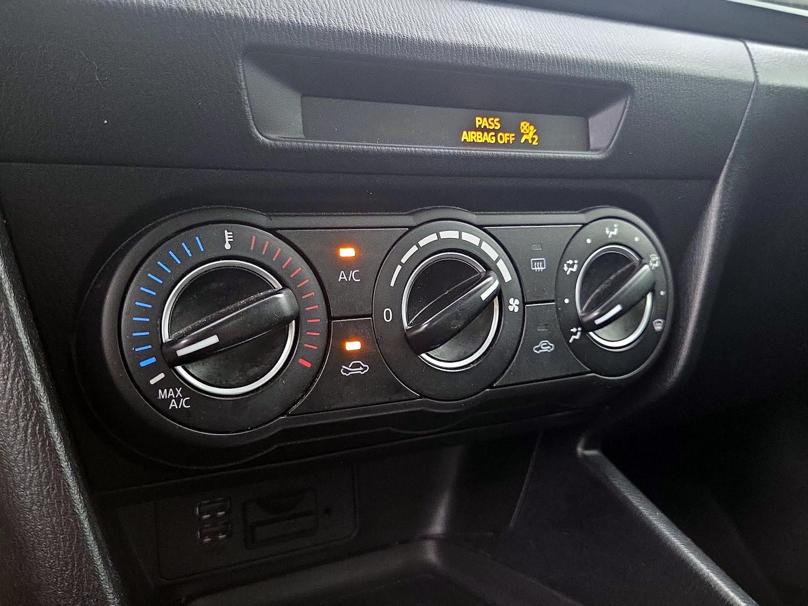 2016 Mazda MAZDA3 i Sport - Photo 17