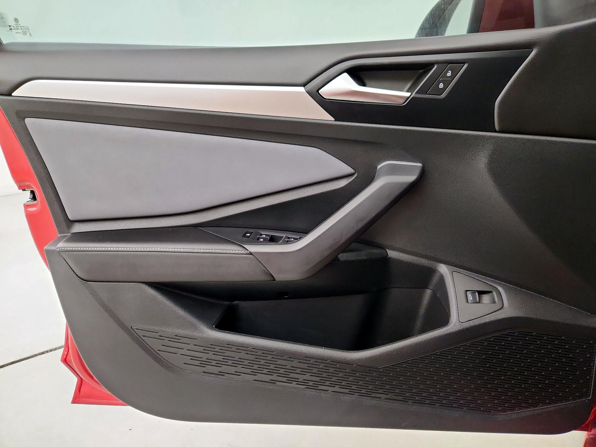 Thumbnail: 2025 Volkswagen Jetta - 12
