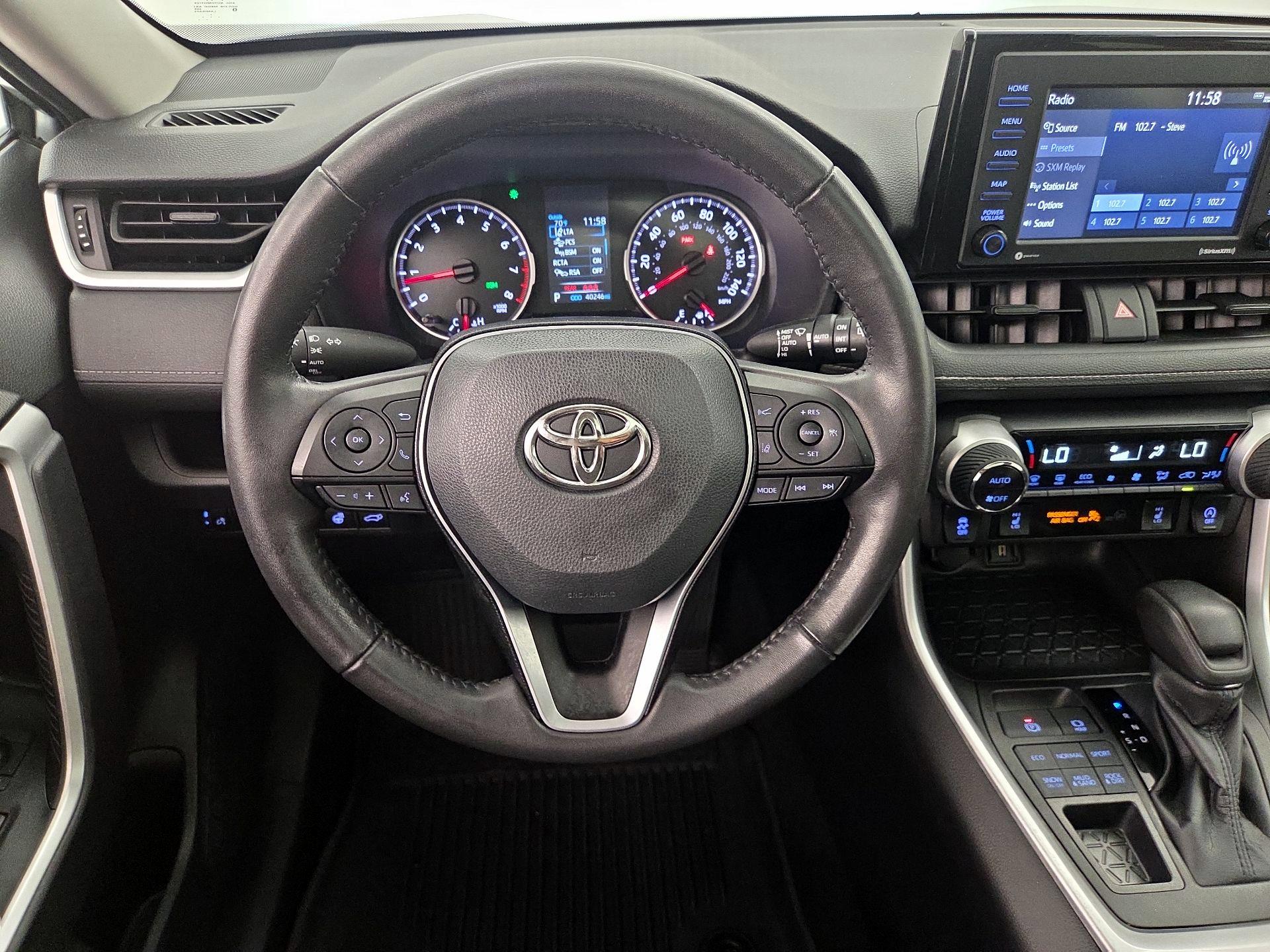 Thumbnail: 2022 Toyota RAV4 - 10