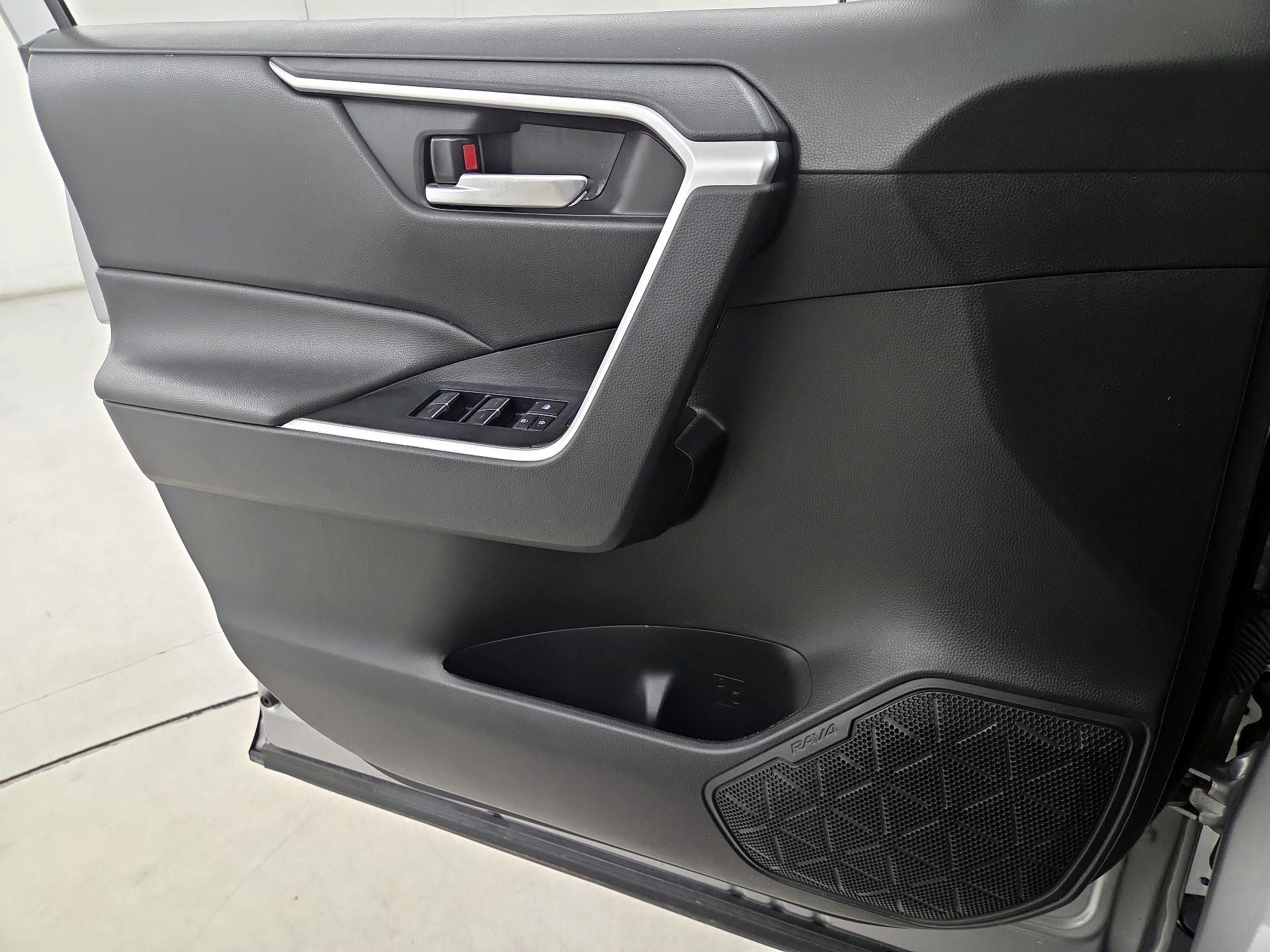 Thumbnail: 2022 Toyota RAV4 - 12