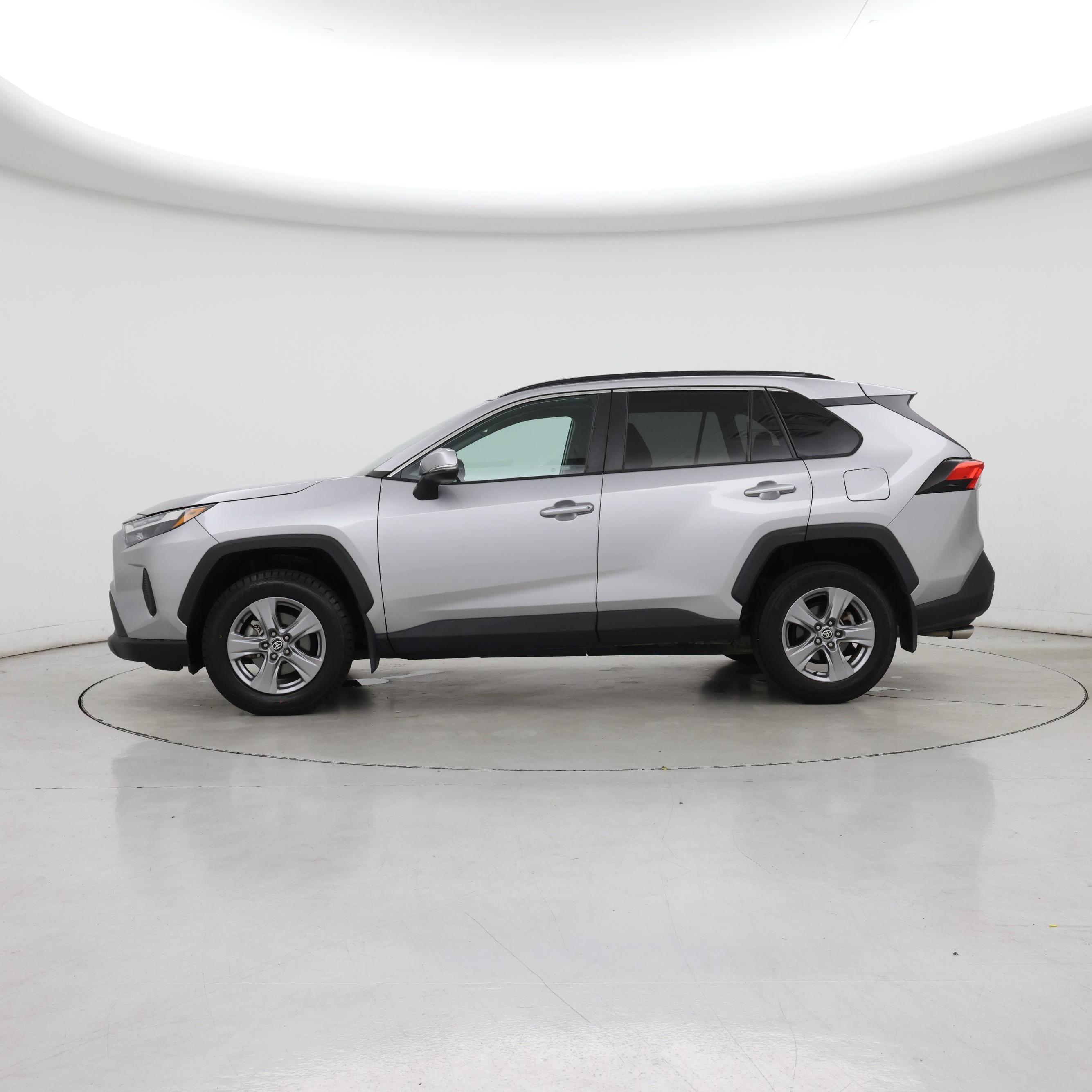 Thumbnail: 2022 Toyota RAV4 - 3