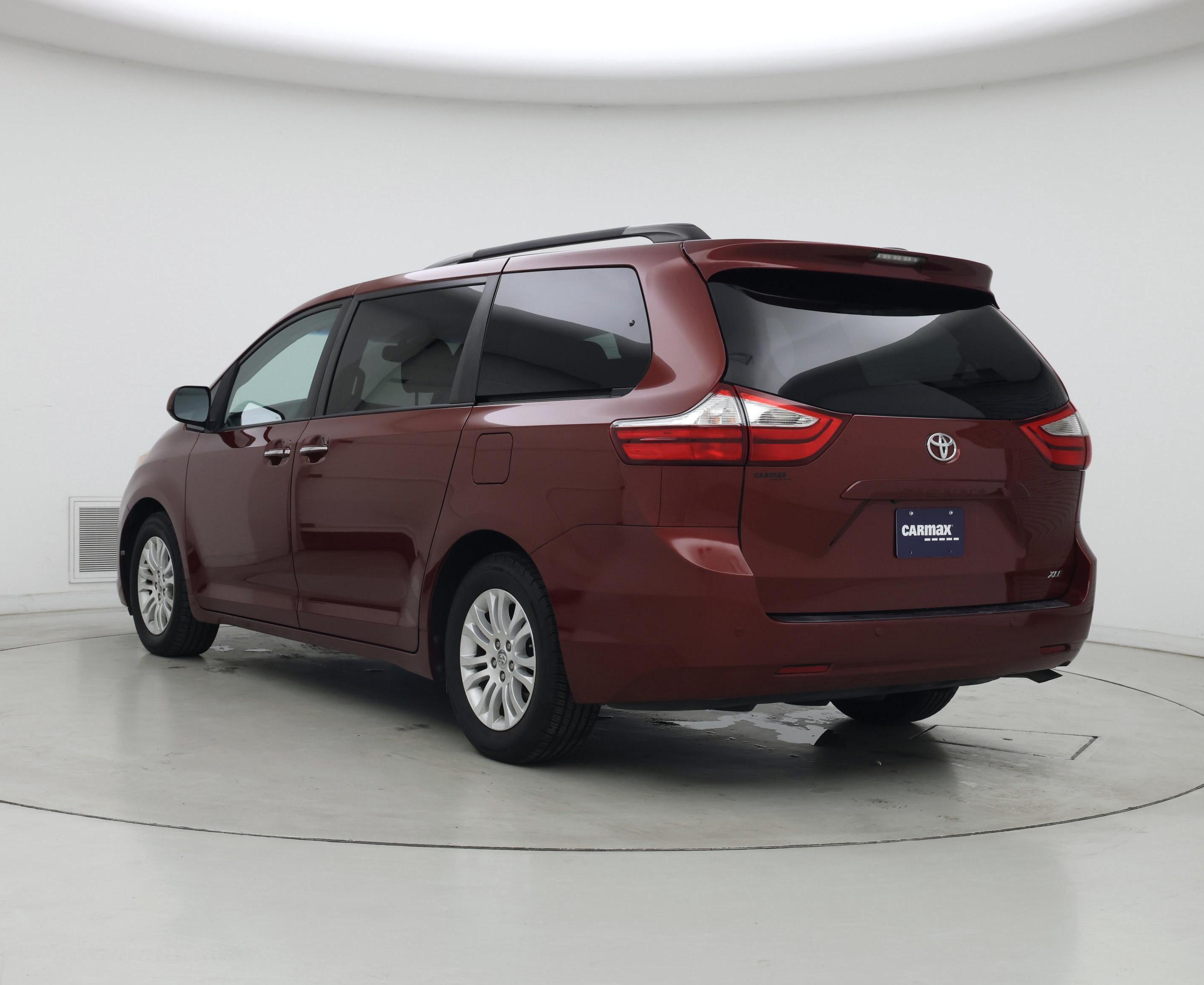 Thumbnail: 2017 Toyota Sienna - 2