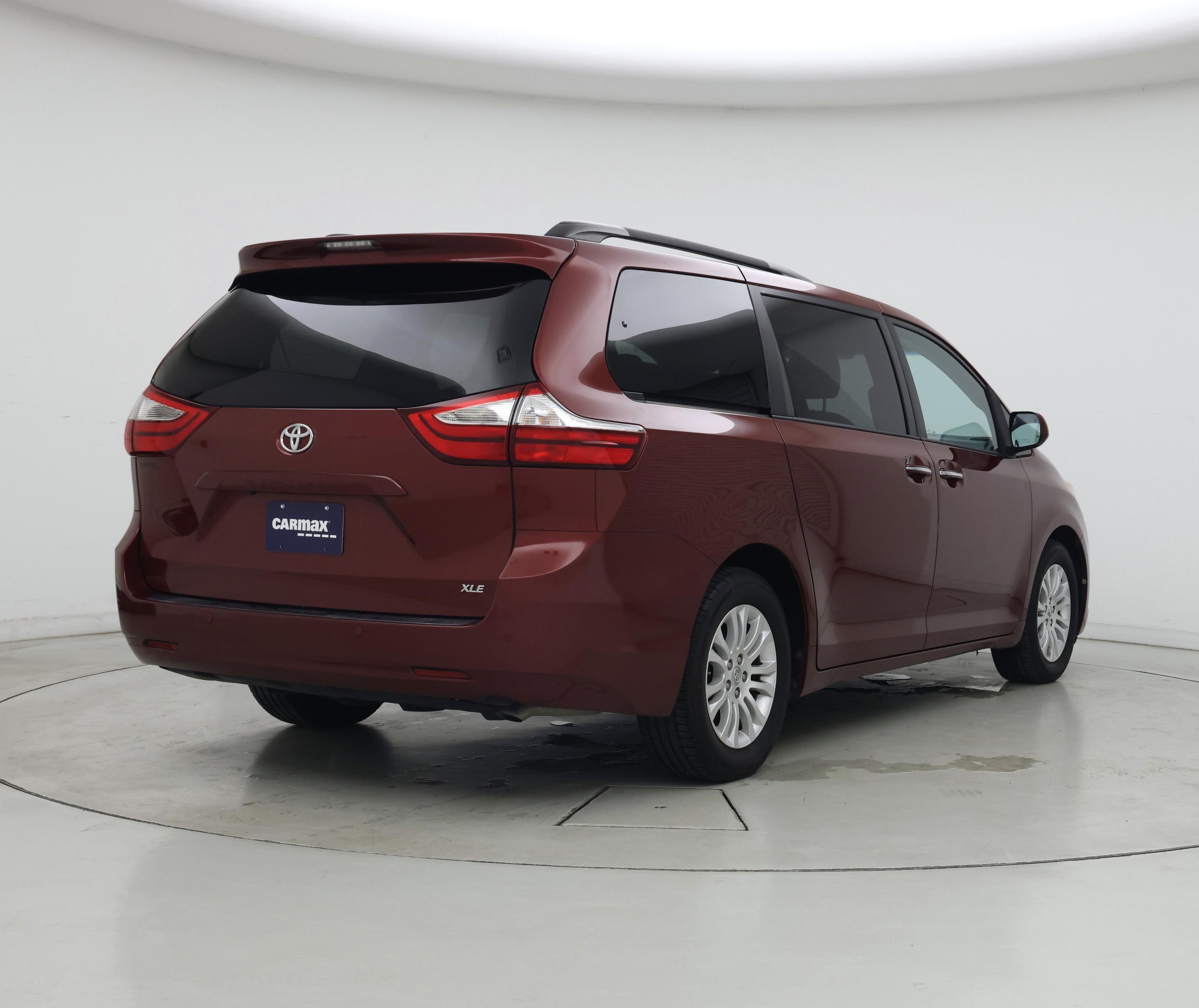Thumbnail: 2017 Toyota Sienna - 8