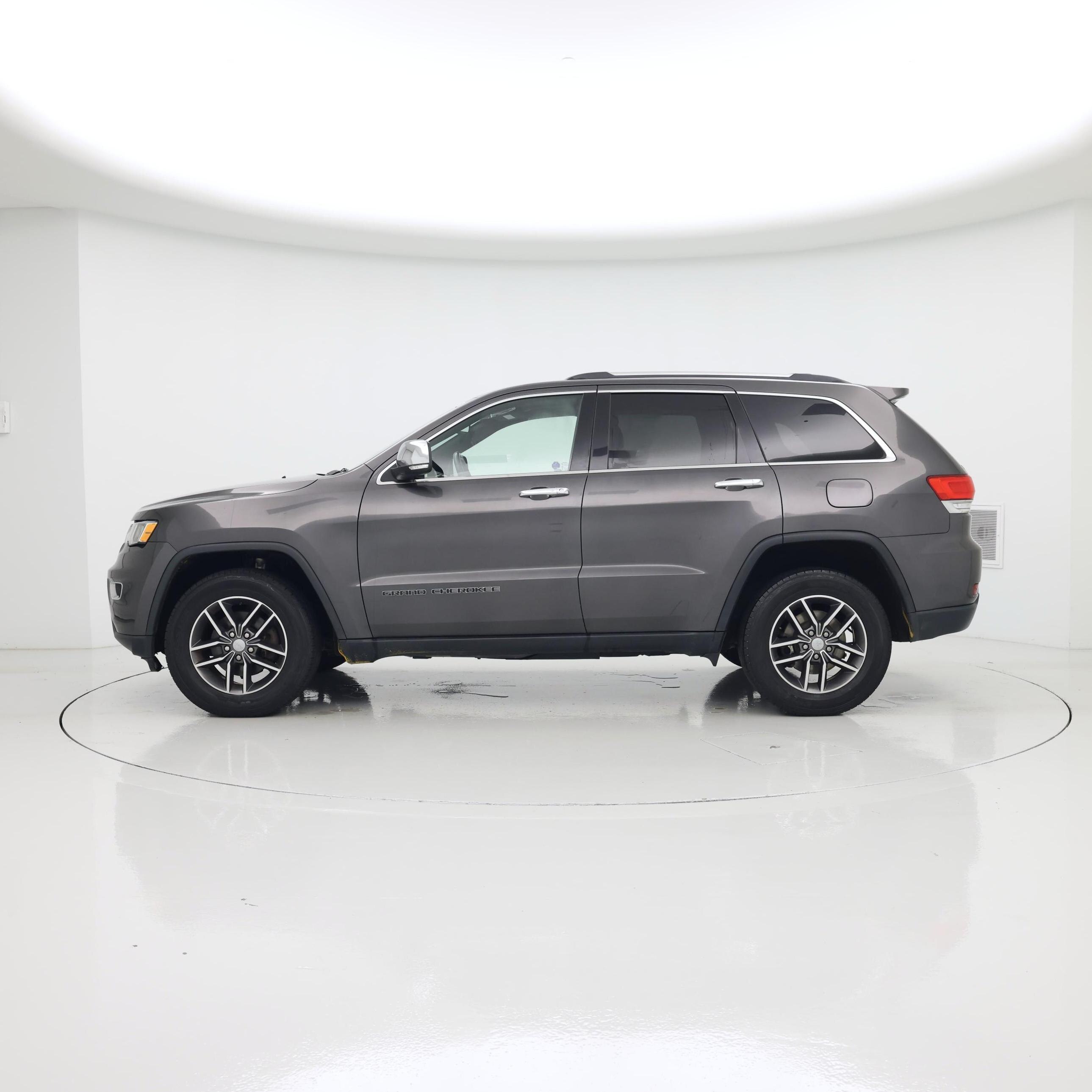 Thumbnail: 2017 Jeep Grand Cherokee - 3
