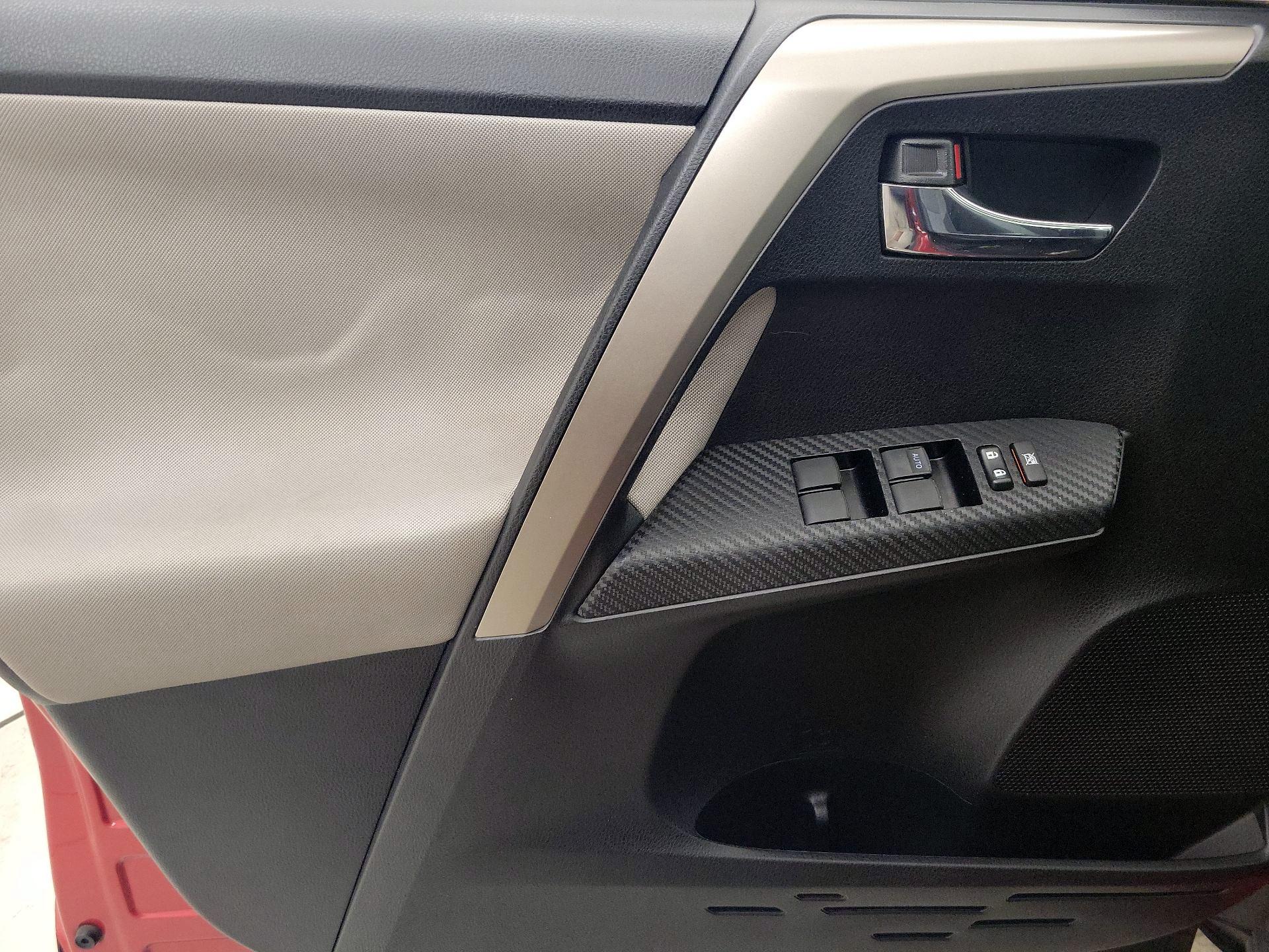 Thumbnail: 2015 Toyota RAV4 - 12