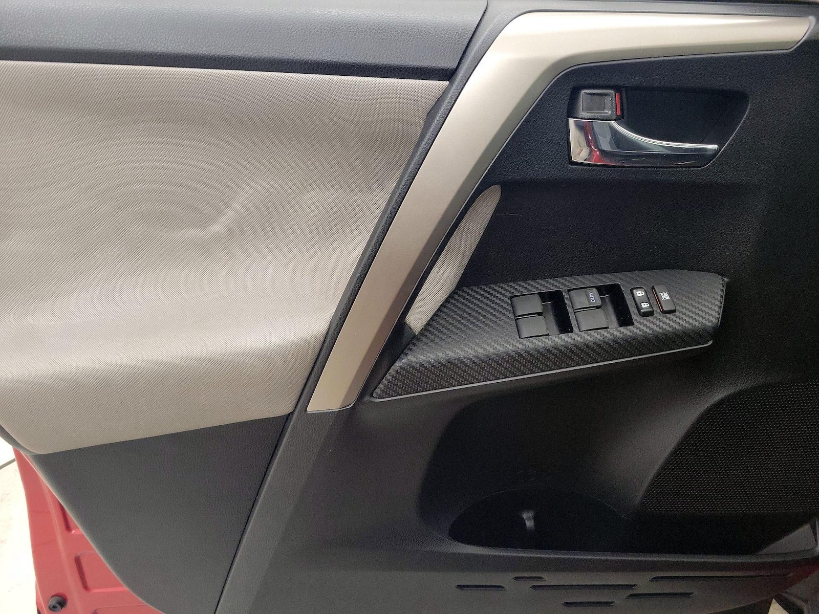 2015 Toyota RAV4 XLE - Photo 13